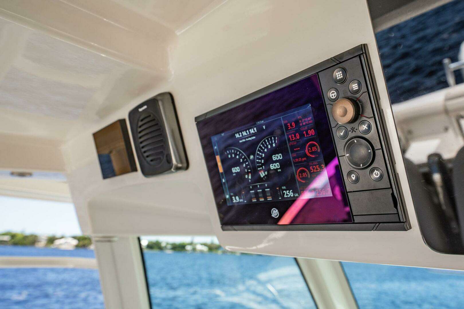 2018 Boston Whaler 380 Outrage - Image 31