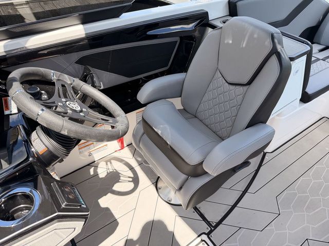 2026 Yamaha Boats 255XE - 21