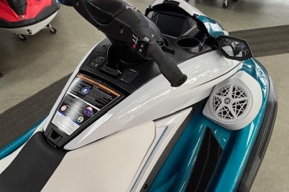 2026 Yamaha WaveRunner FX Cruiser HO, close-up of handlebars and controls.