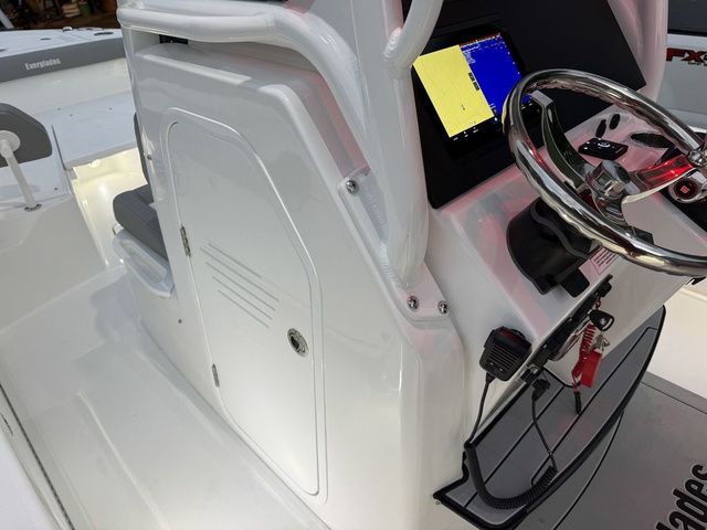 2026 Everglades 253 Center Console - 26