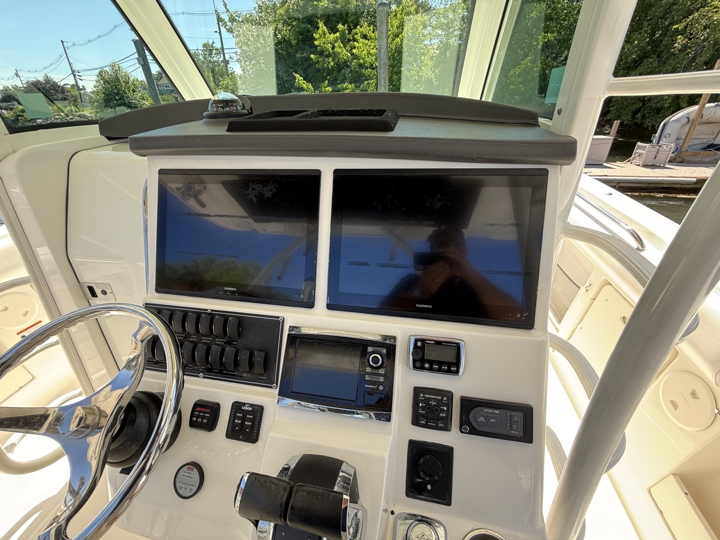2016 Boston Whaler — - Image 14