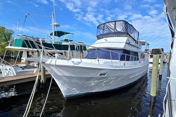 1984 Present Yachts 42 Sundeck