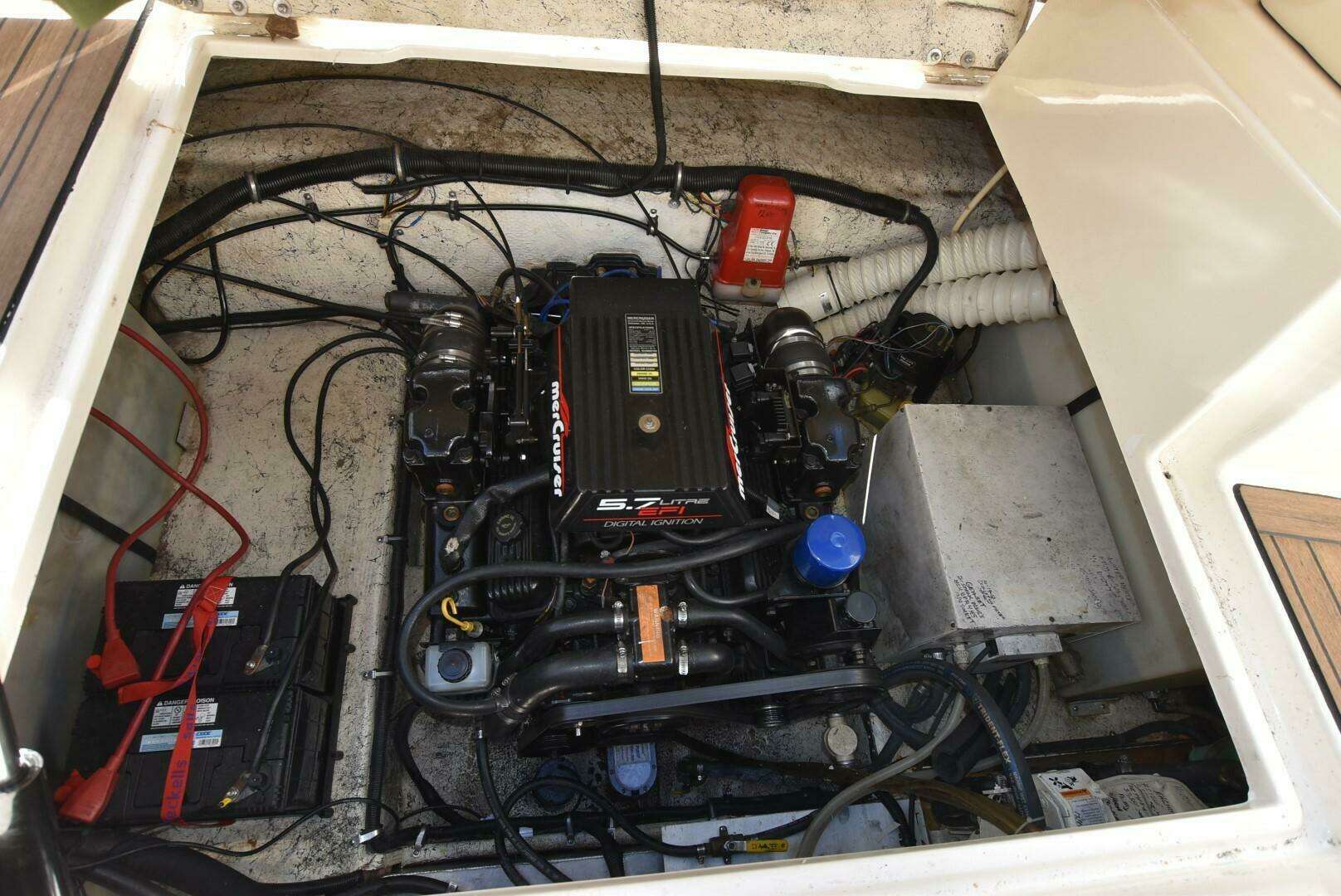 1999 Rinker Fiesta Vee 270 - Image 19