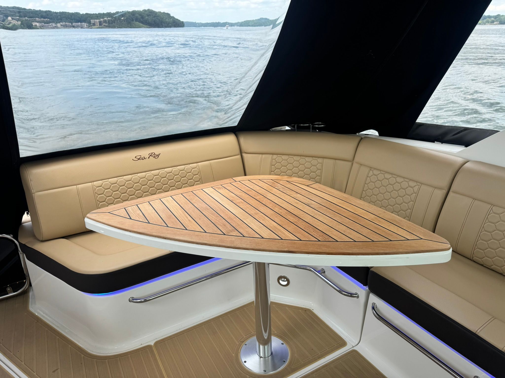 2023 Sea Ray DA320 Coupe - 6
