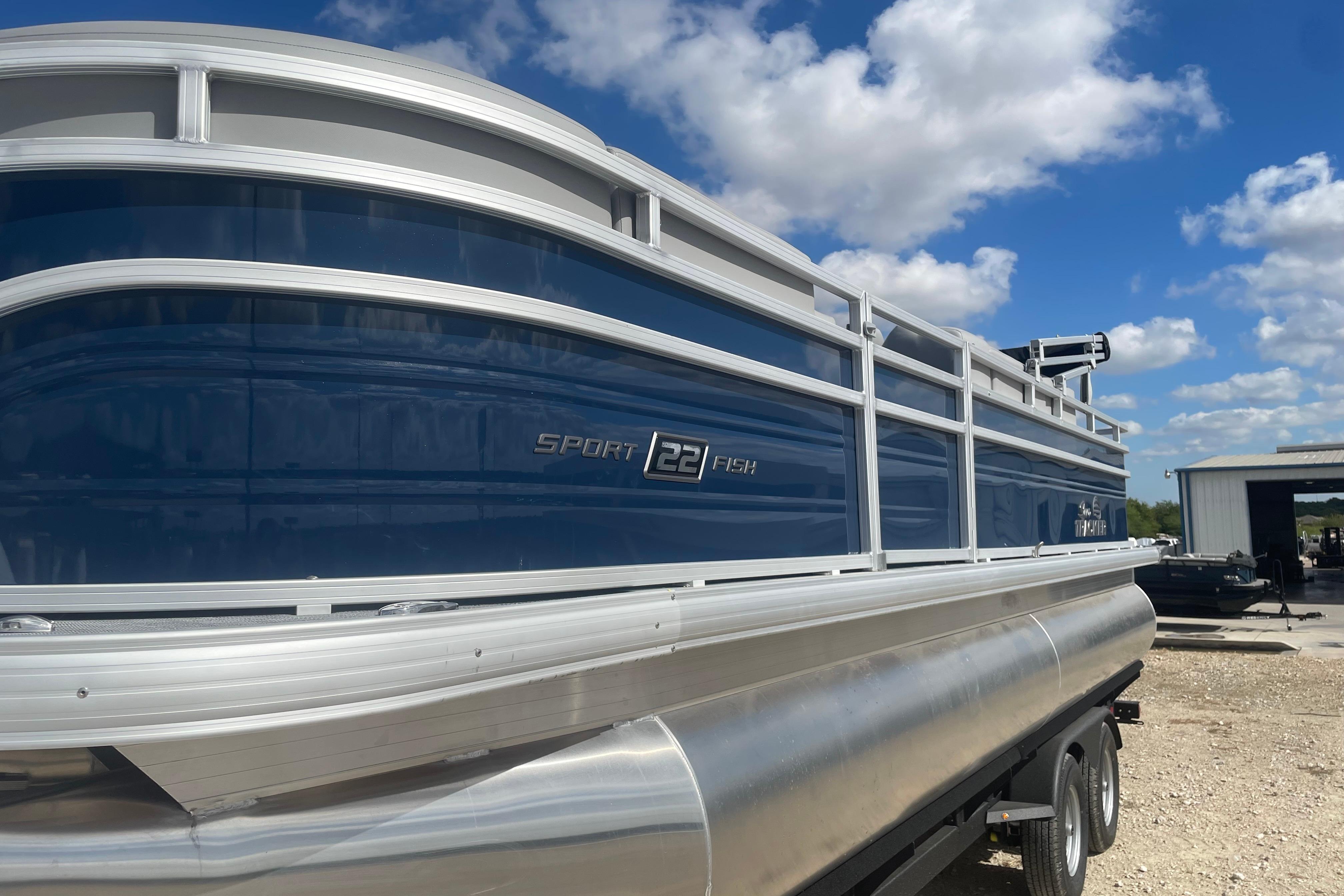2026 Sun Tracker SportFish 22 DLX