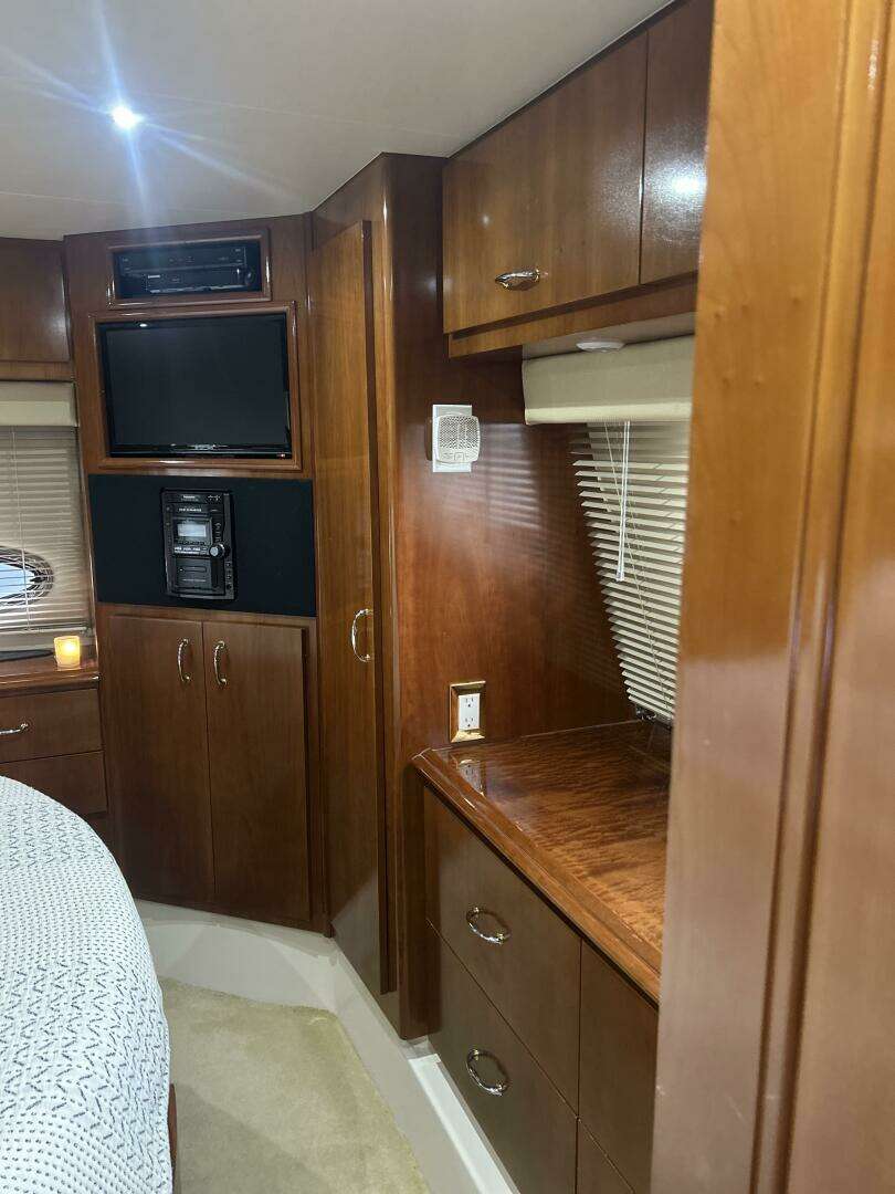 2003 Carver 466 Motor Yacht - Image 70