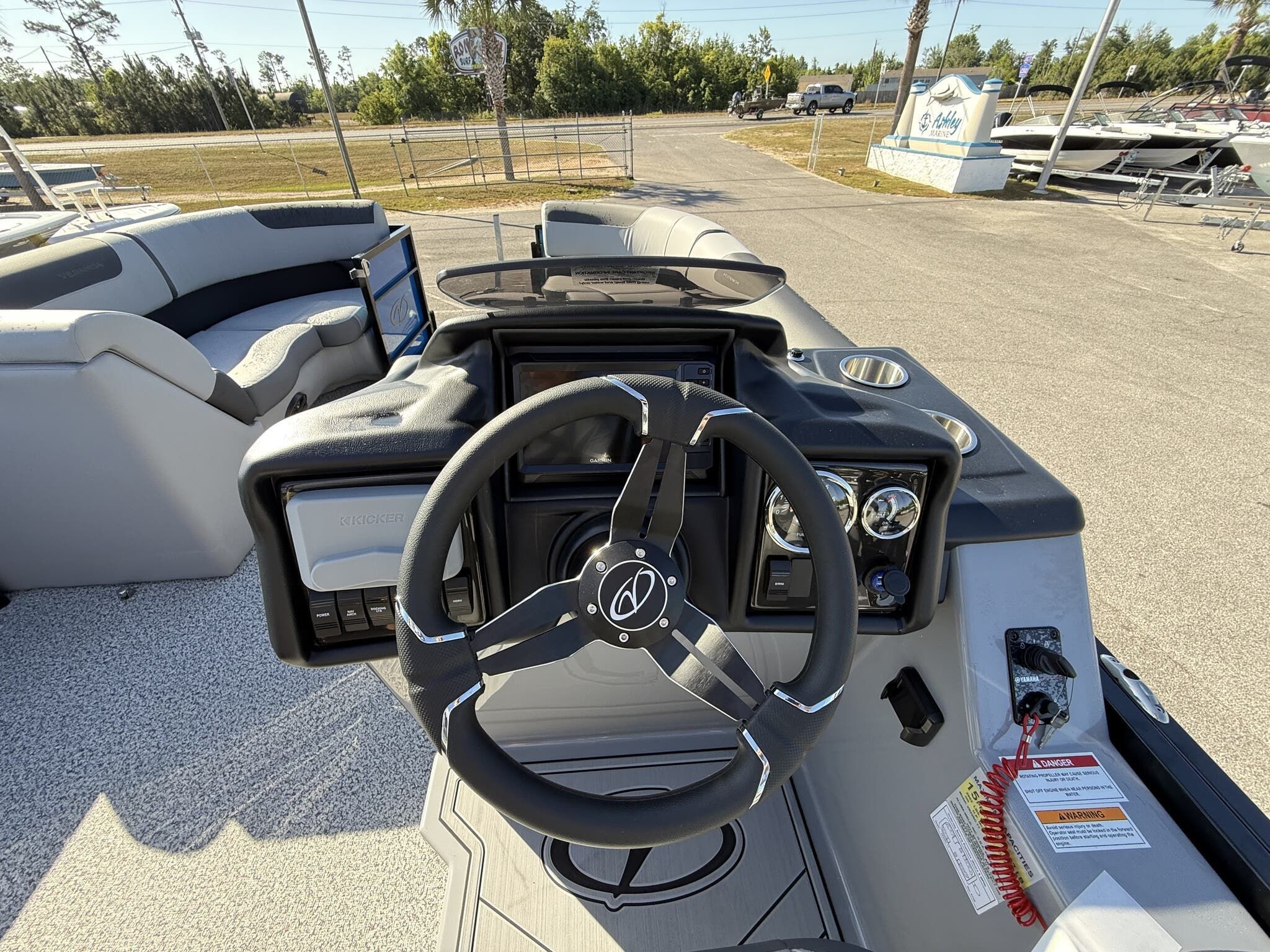 2026 Veranda Relax Series 22RC Tri-toon-200HP - 4