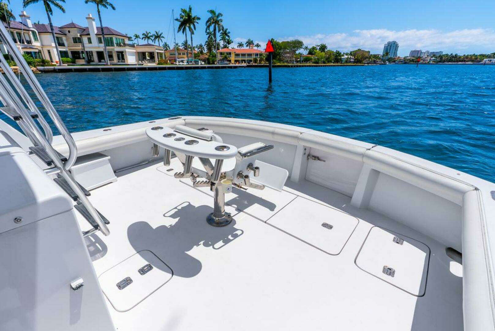 2005 Hatteras 50 Convertible - Image 7