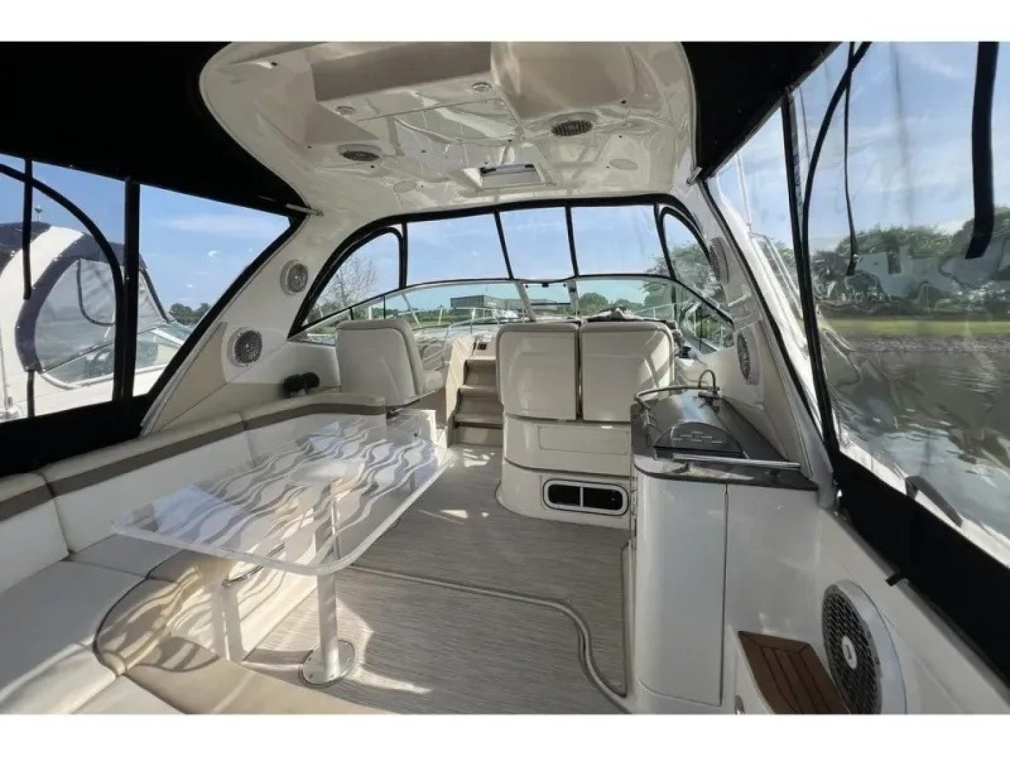 2012 Sea Ray 370 SUNDANCER - Image 6