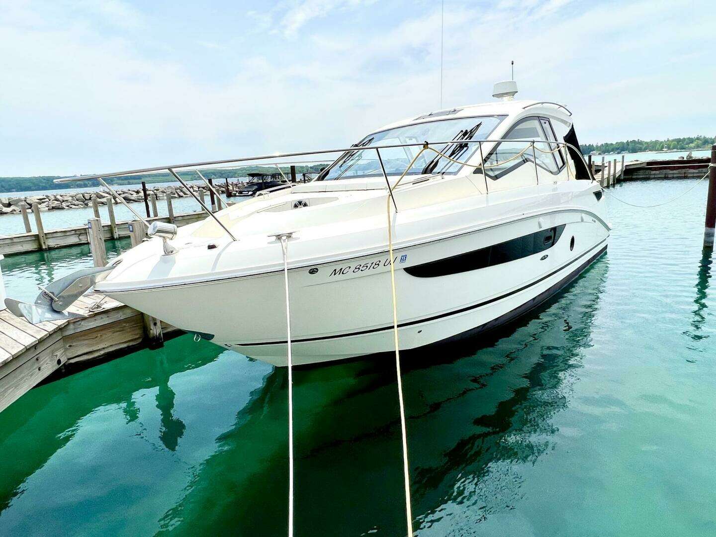 2019 Sea Ray Sundancer 350 Coupe - Image 2