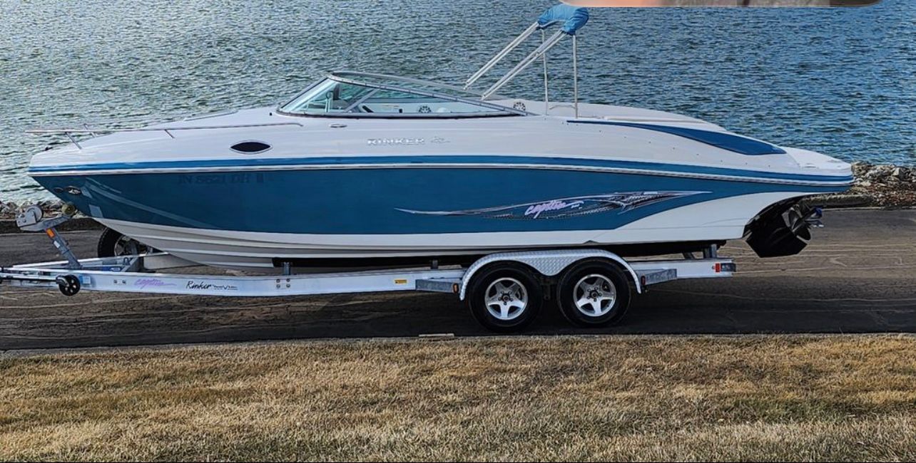 2007 Rinker 246 Captiva Cuddy
