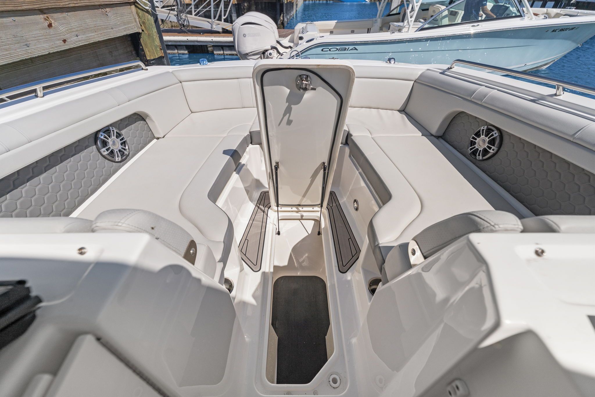 2023 Sea Ray SDX 290 Outboard - 18