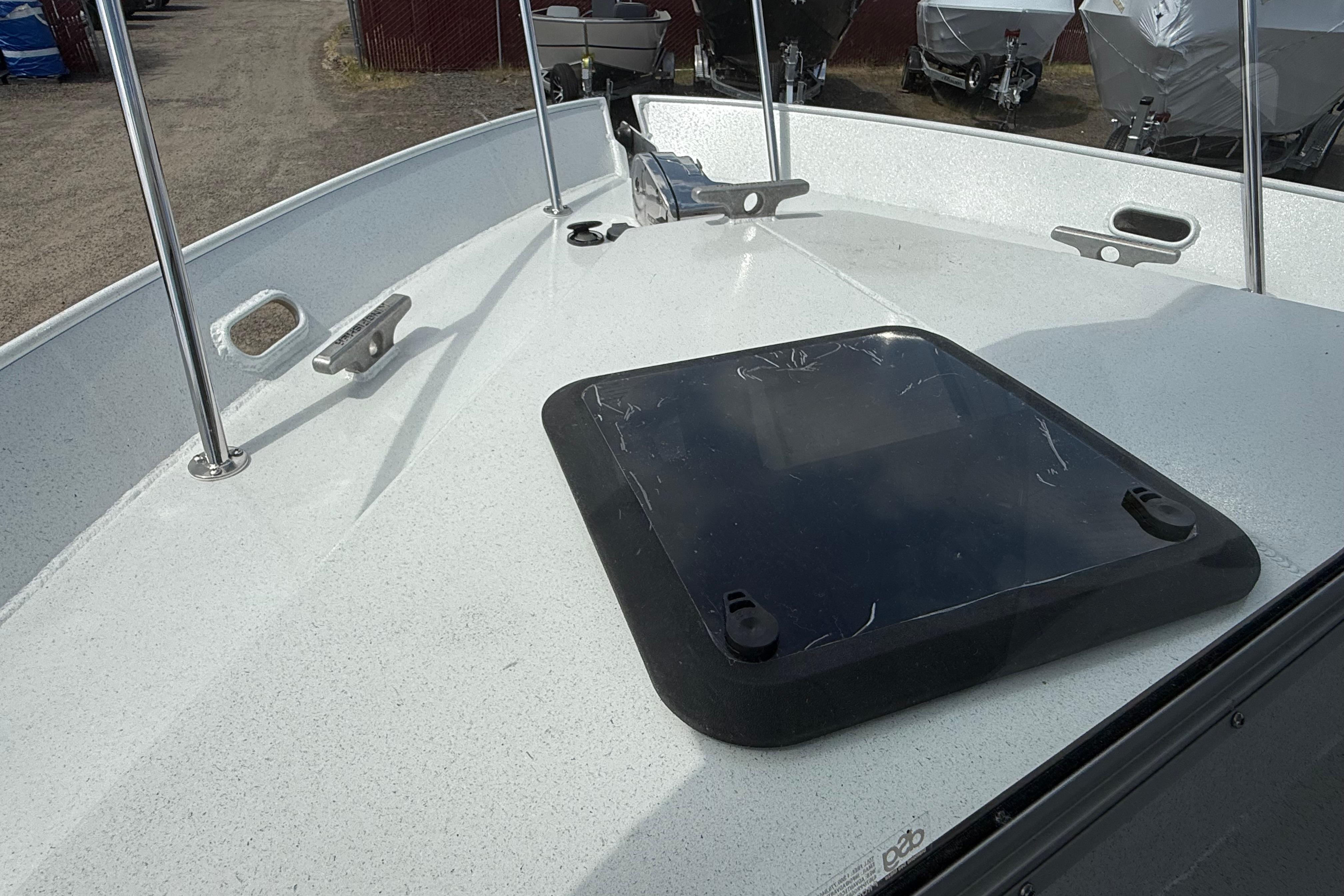 2026 KingFisher 2825 Coastal Express boat deck with hatch and cleats.