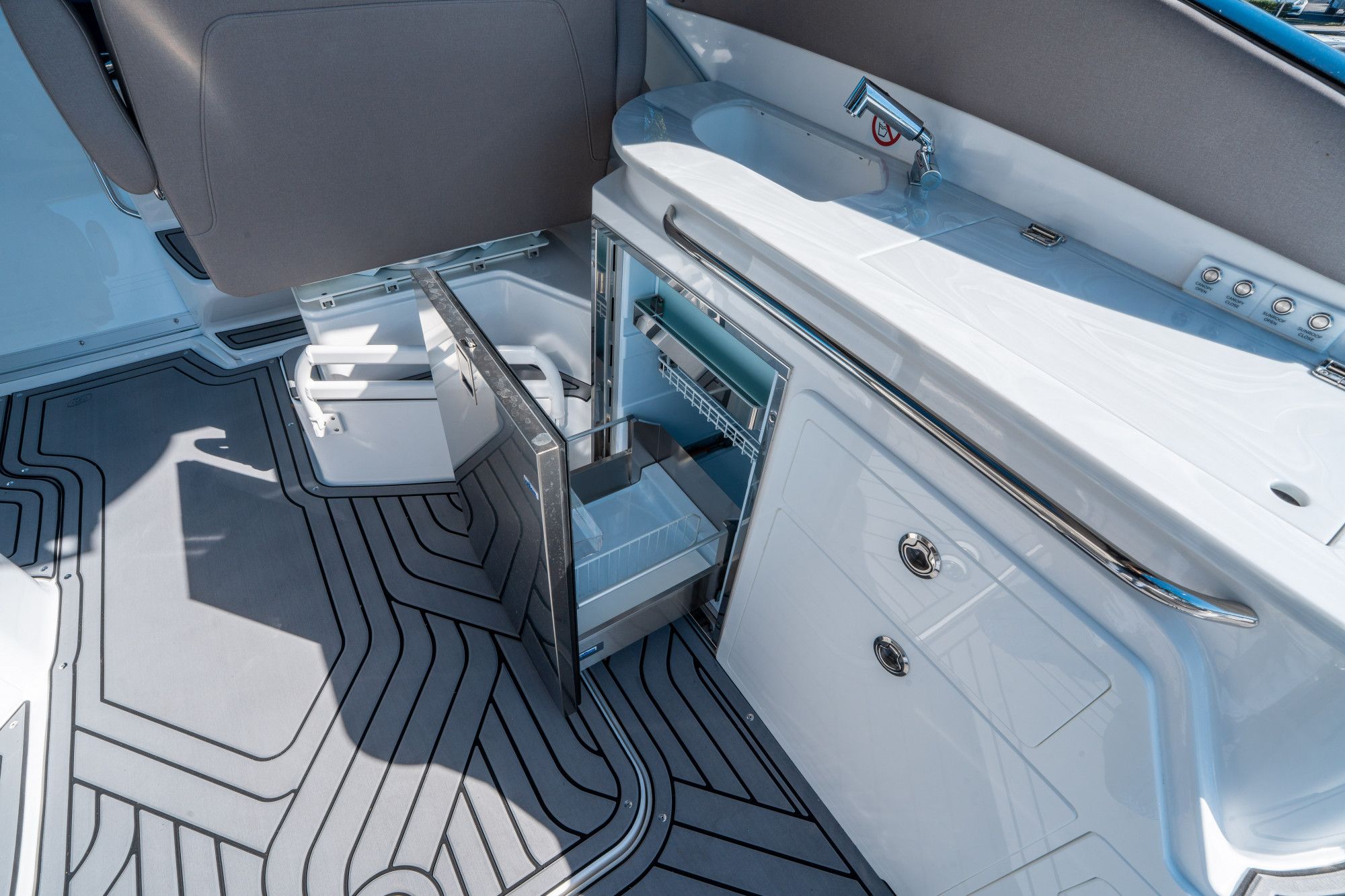 2026 Hurricane SunDeck 3200 OB - 16