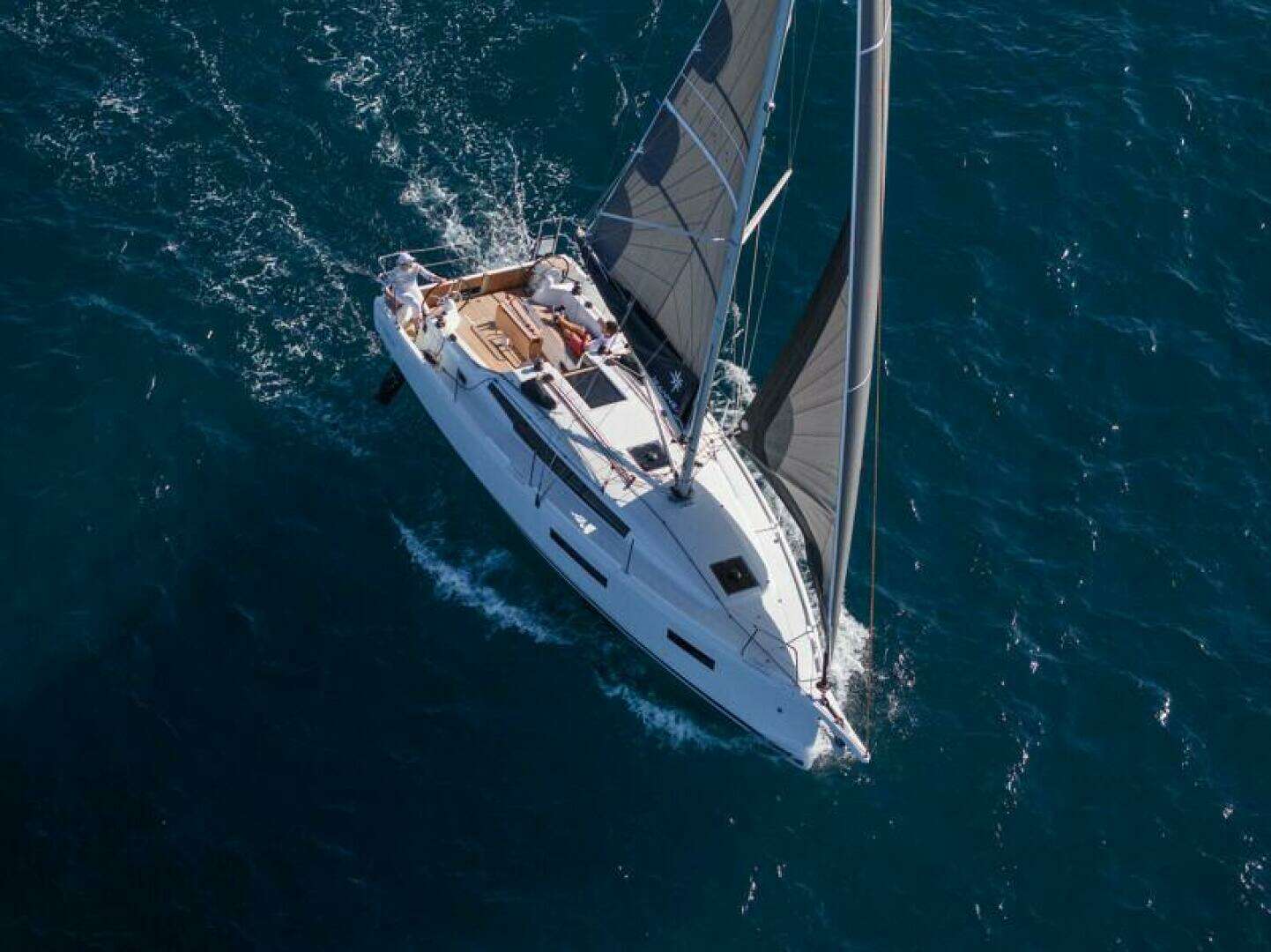 2027 Jeanneau Sun Odyssey 350 - Image 3