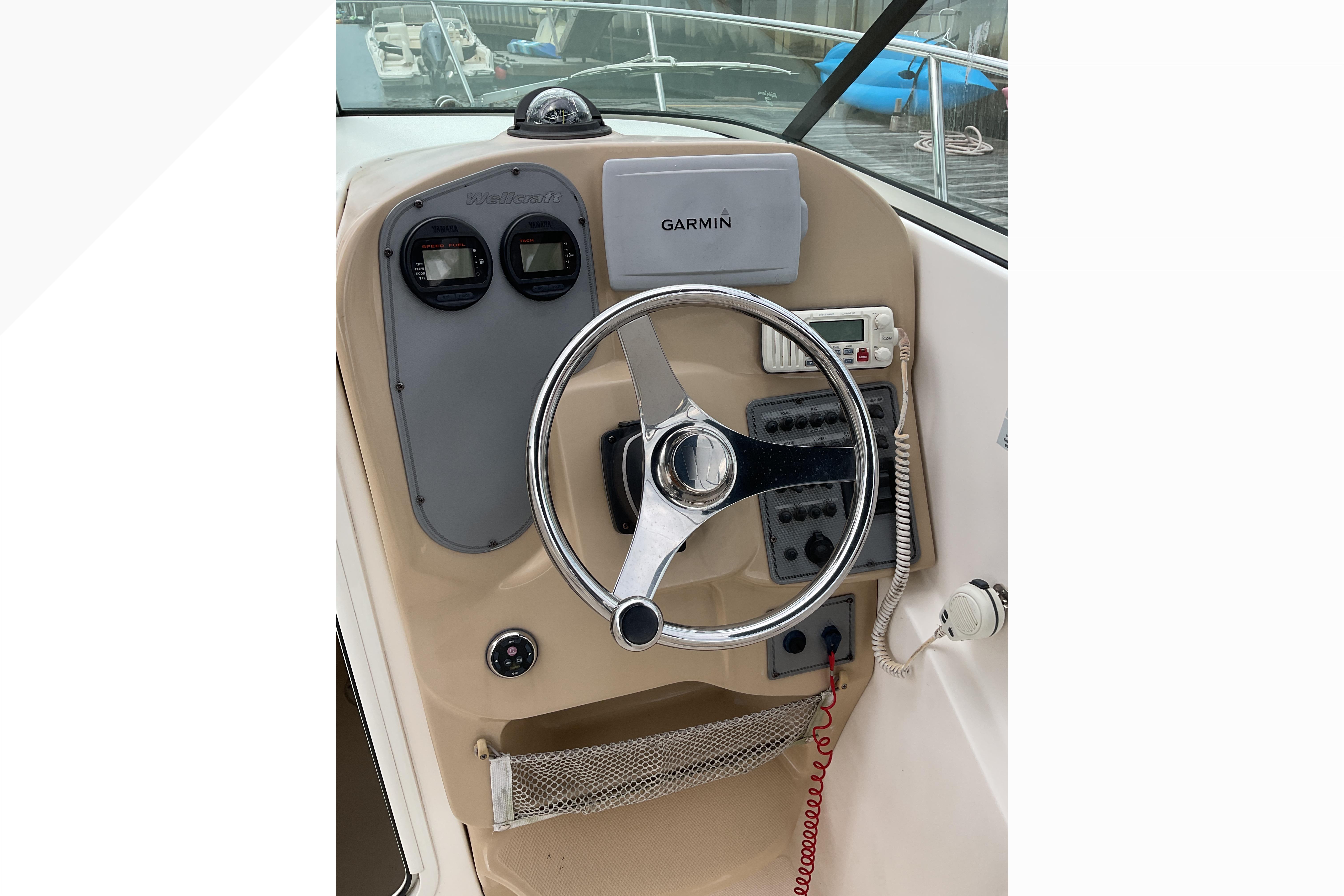 Steering console of 2012 Wellcraft 232 Coastal boat with Garmin navigation system.