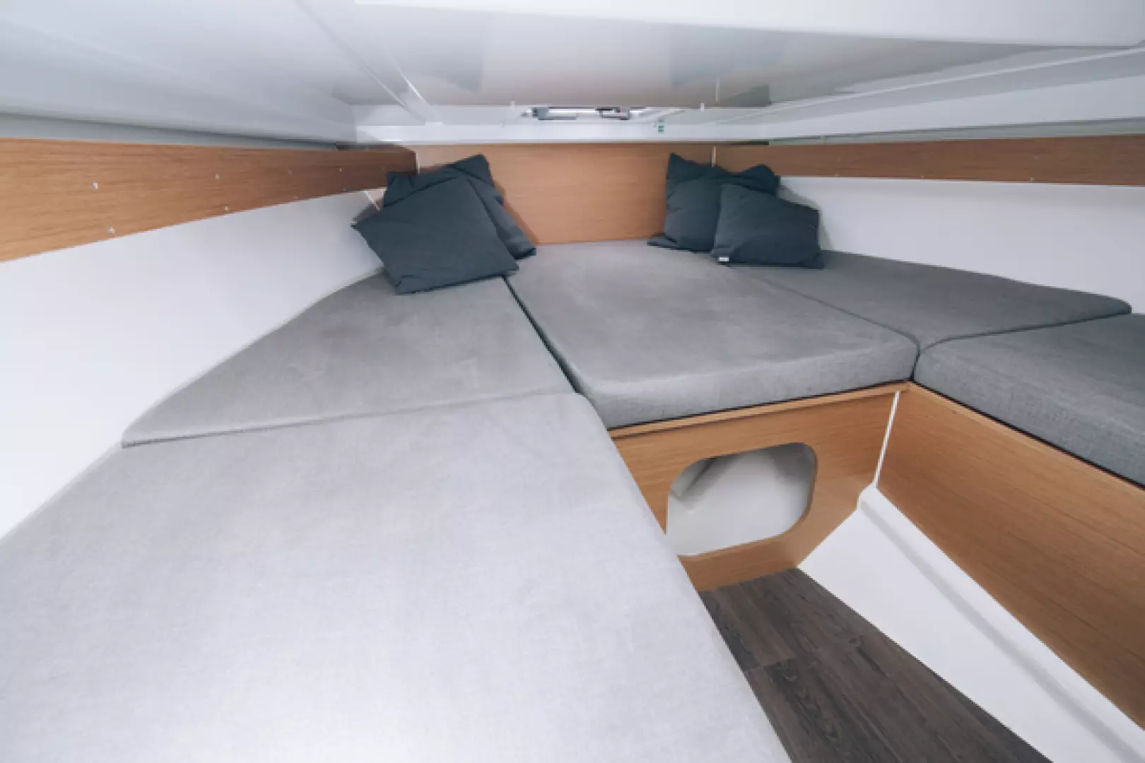 2026 Beneteau Flyer 7 Sundeck - Image 9