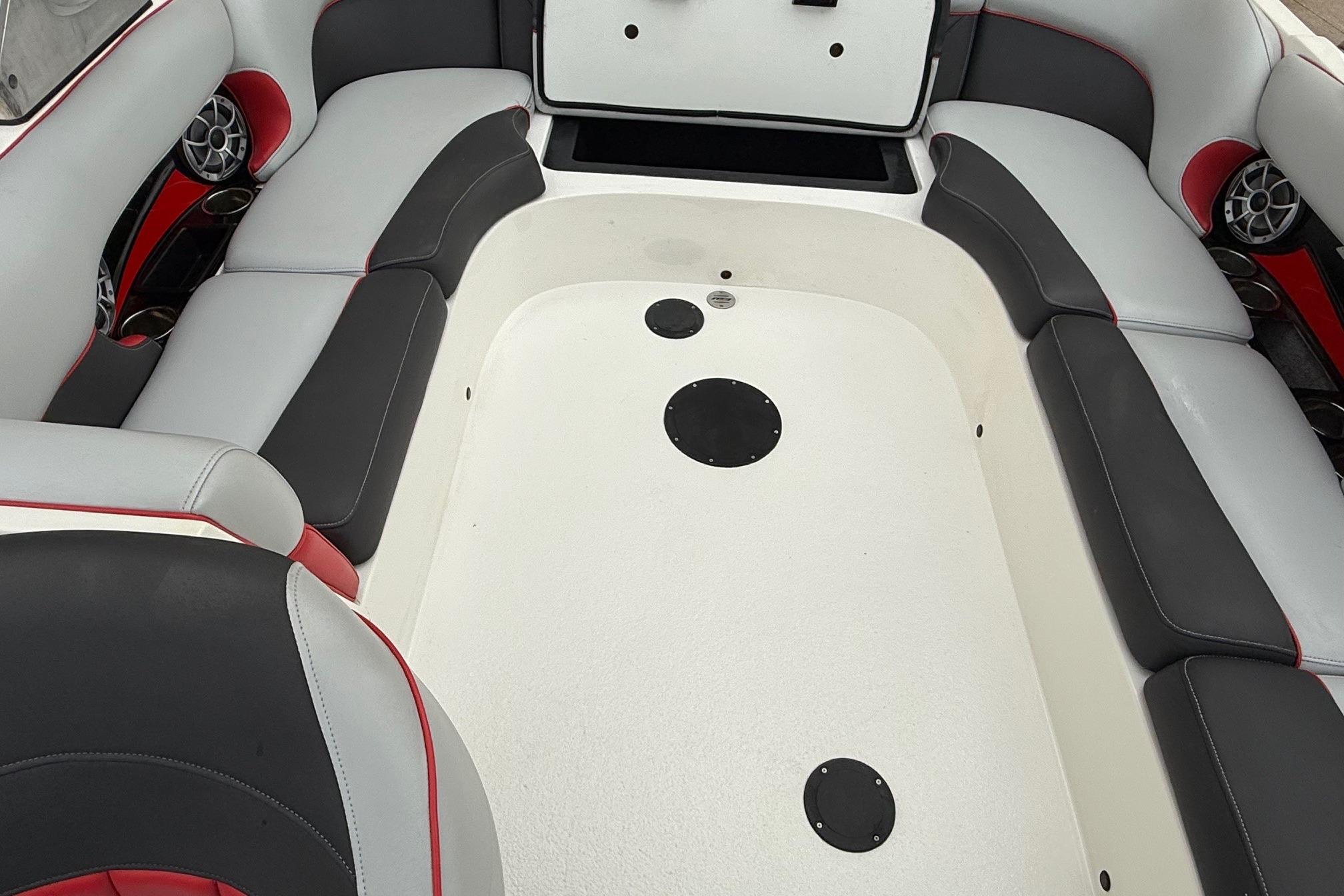 2014 MBSPORTS B523 23V boat interior with gray and red seating, featuring built-in speakers.