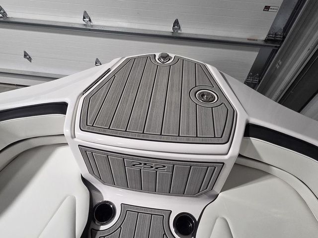 2026 Yamaha Boats 252S - 28
