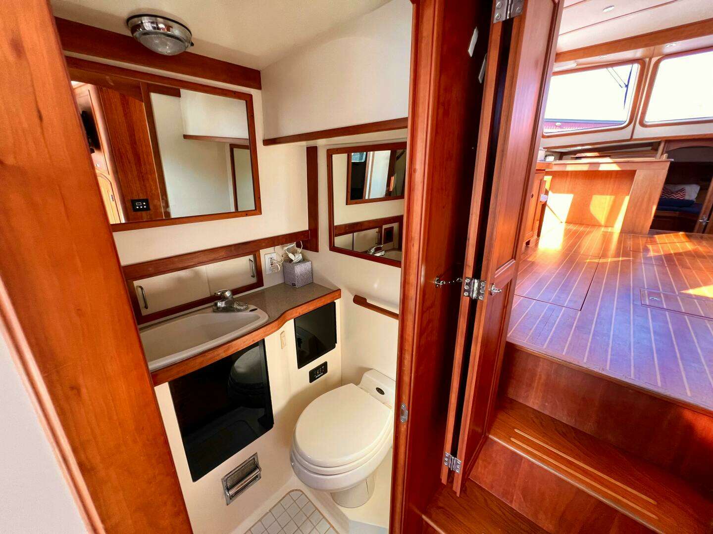 2001 Sabre Sabreline 47 - Image 6