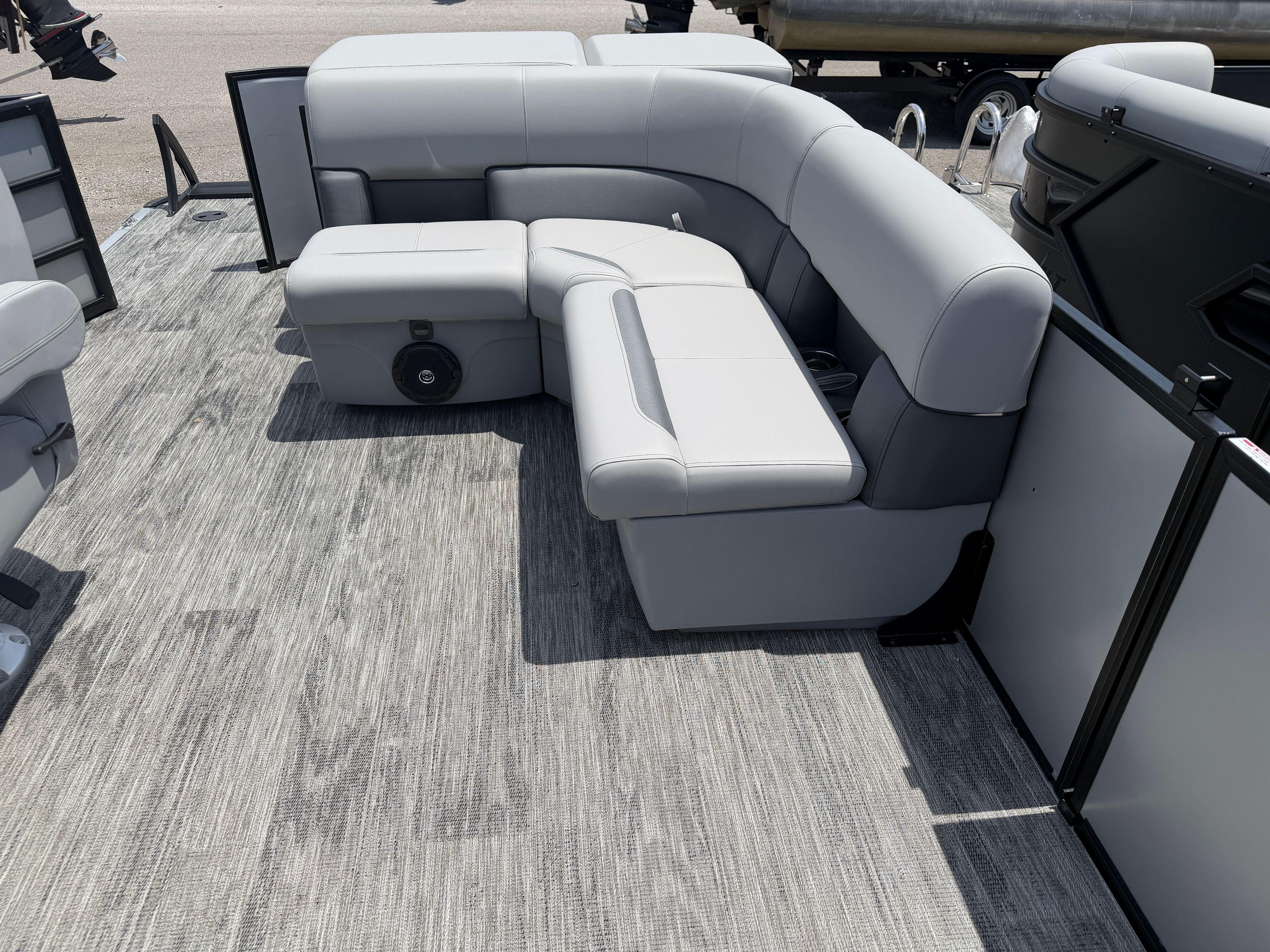 2026 Bentley Pontoons Legacy 200 Cruise - 15