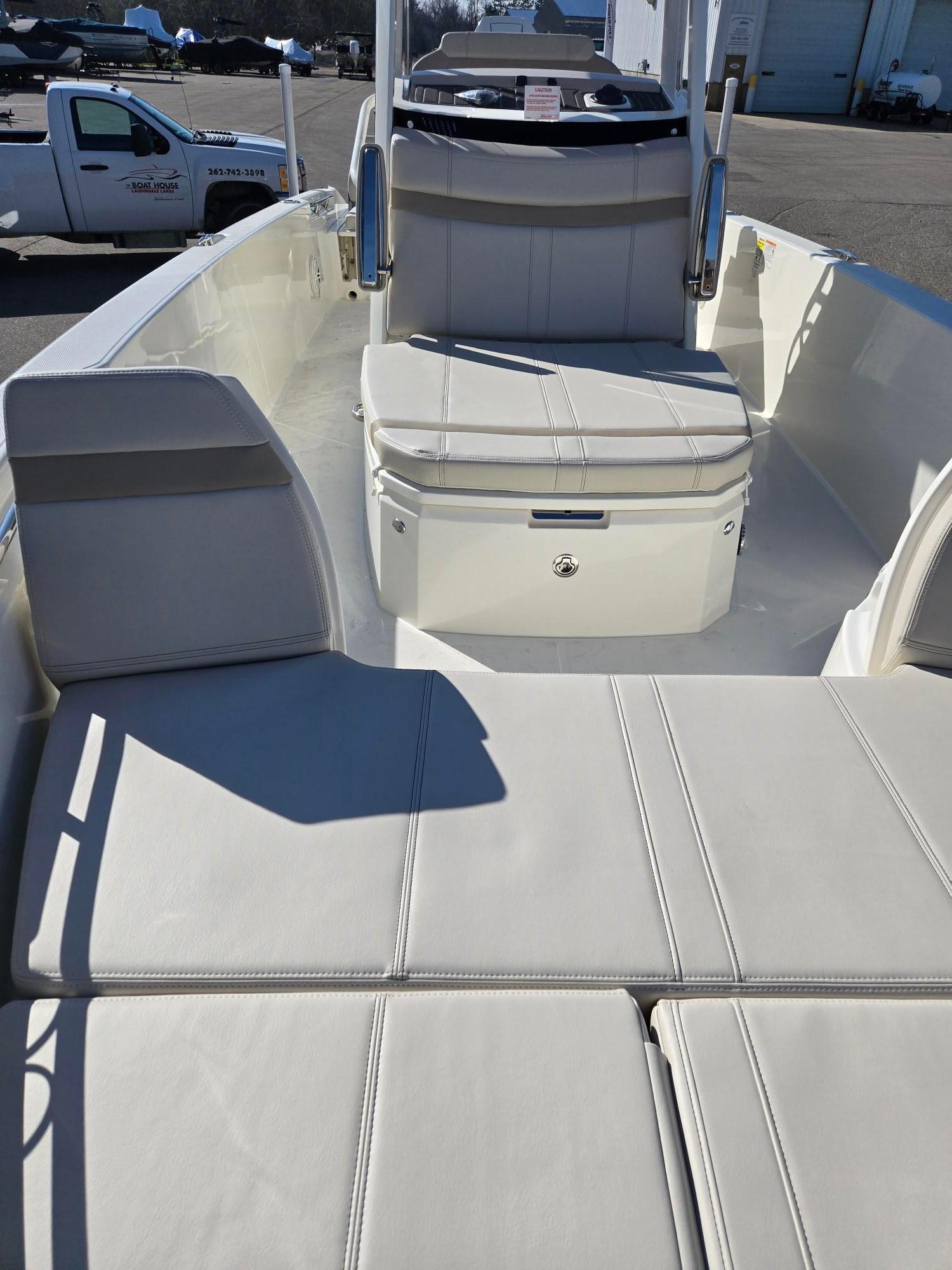2025 Boston Whaler 250 Dauntless - 7