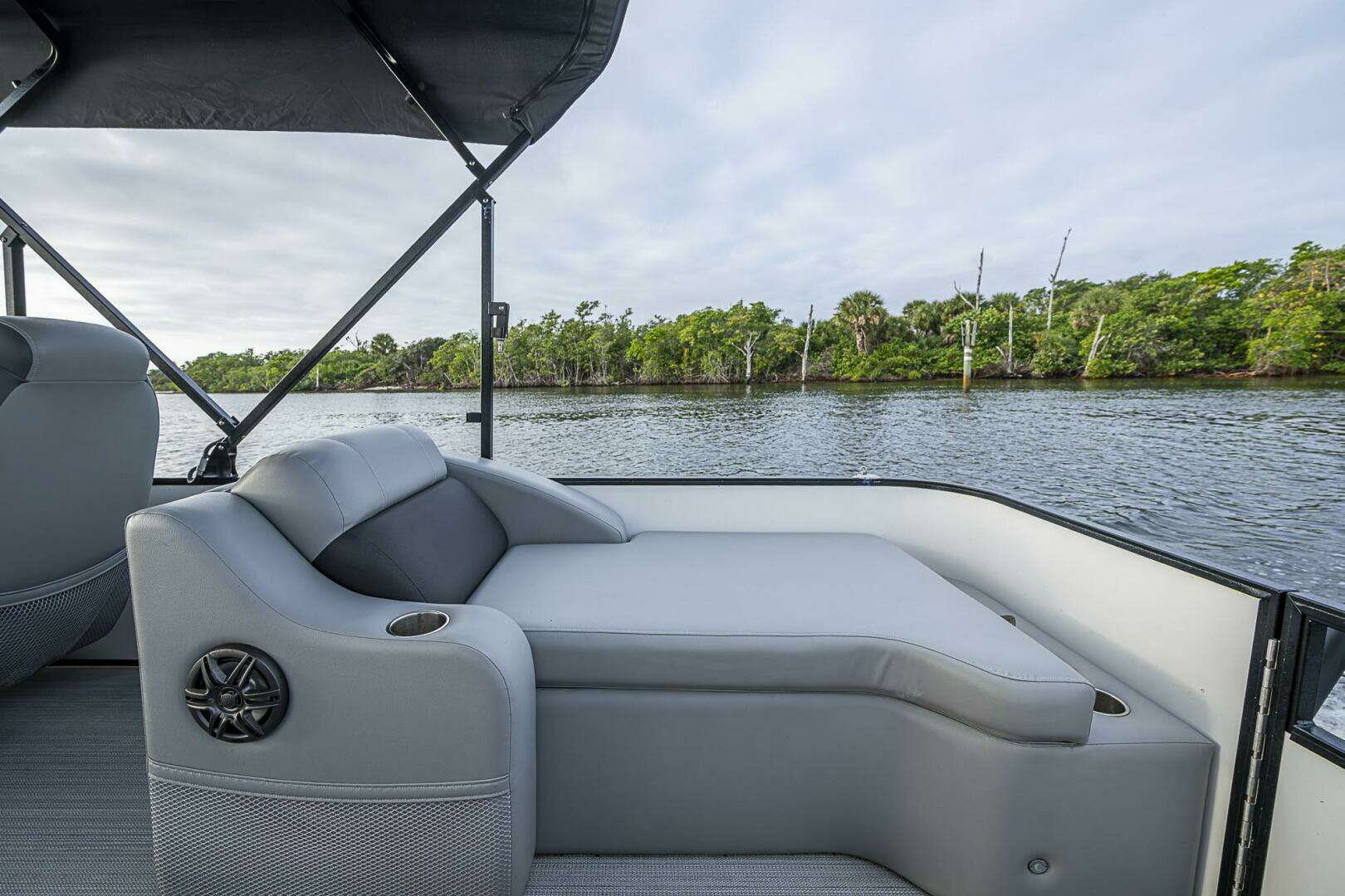 2023 Veranda Relax VR22RFL Tri-Toon - Image 11