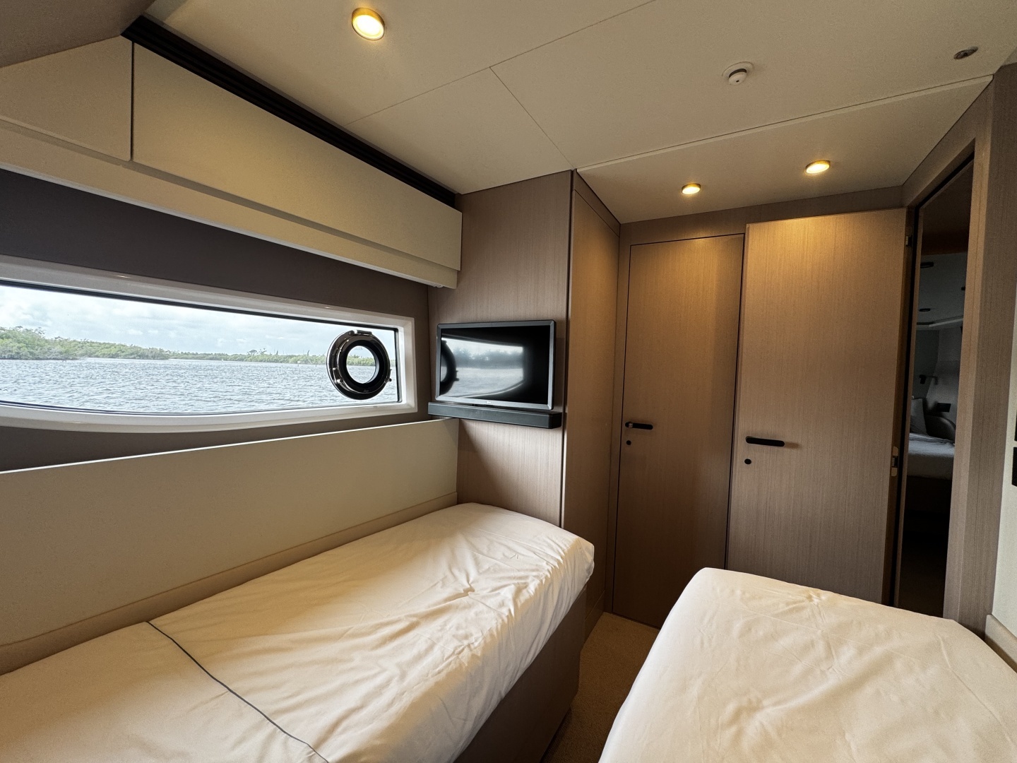 2026 Azimut S7 - Image 37