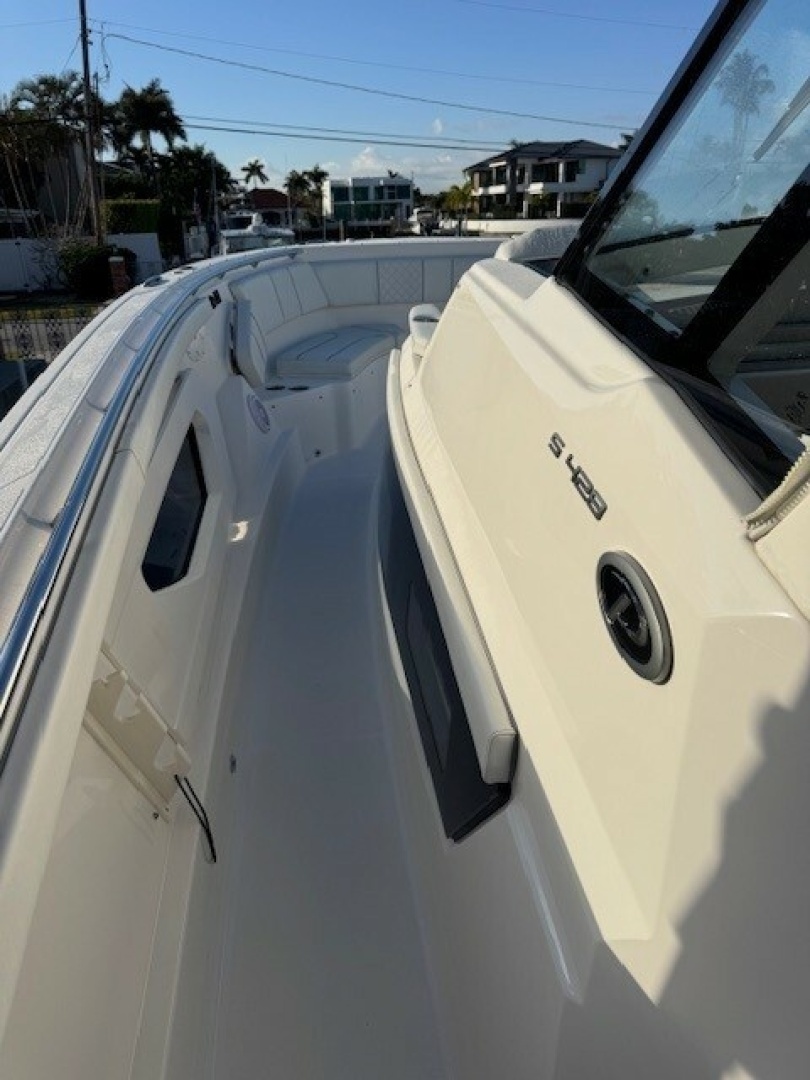 2023 Pursuit S 428 Sport - Image 13