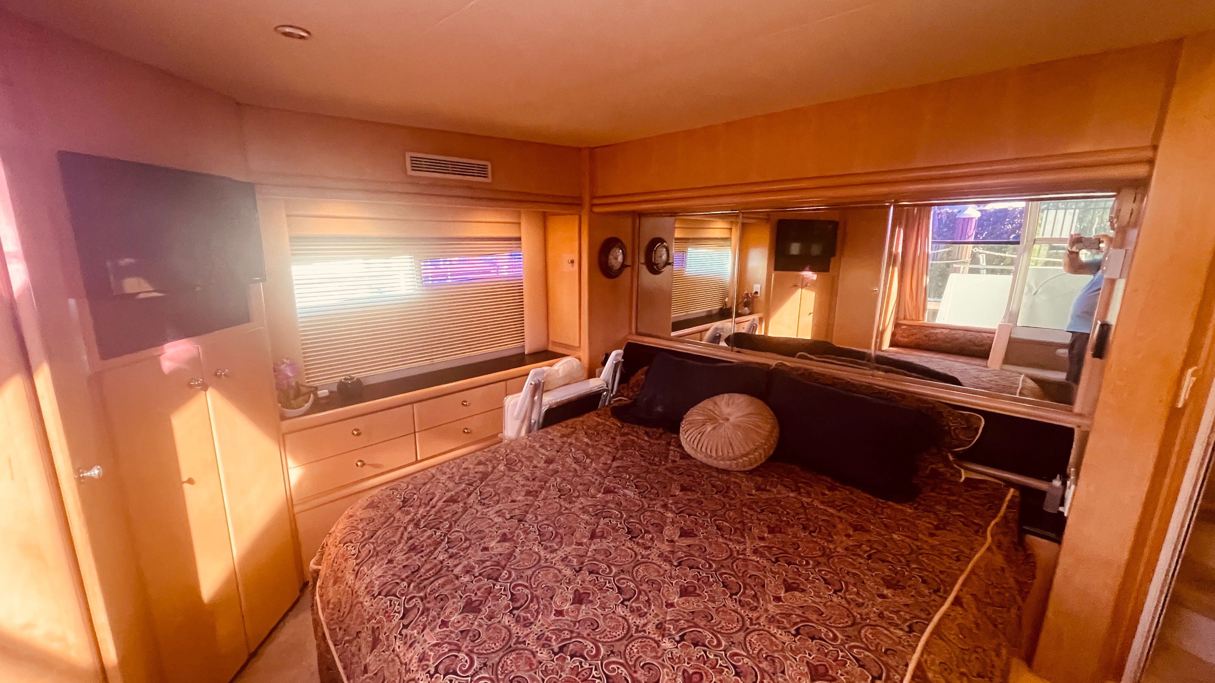 1997 Carver 500 Cockpit Motor Yacht - 35