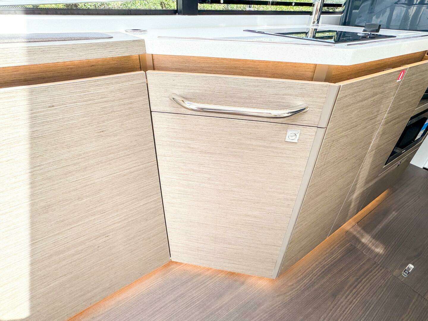 2025 Wellcraft 38 Explorer - Image 27