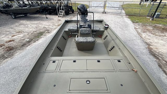 2026 Tracker Grizzly 2072 CC - 2