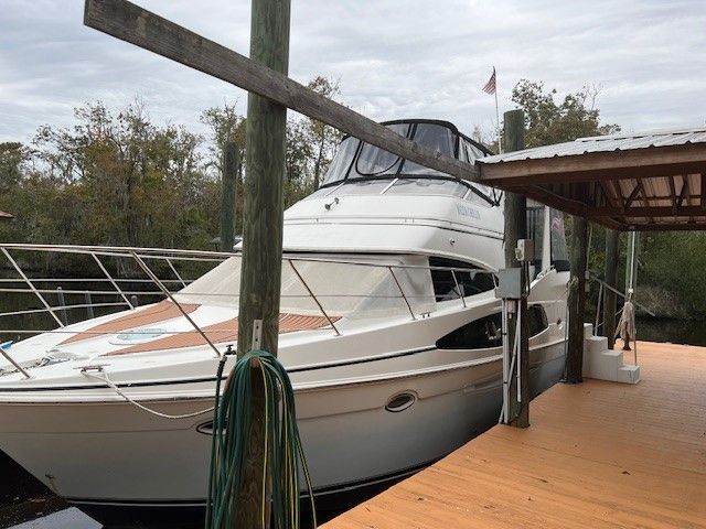 2005 Carver 41 Cockpit Motor Yacht - 4