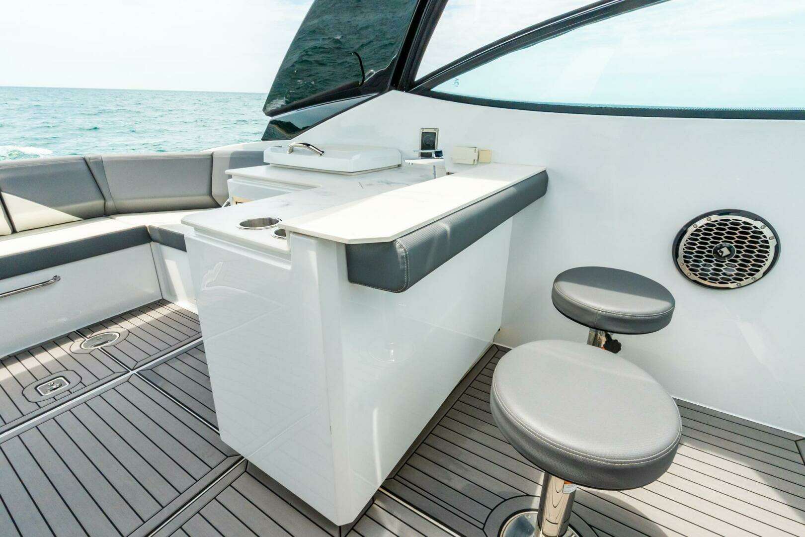 2021 Cruisers Yachts — - Image 22