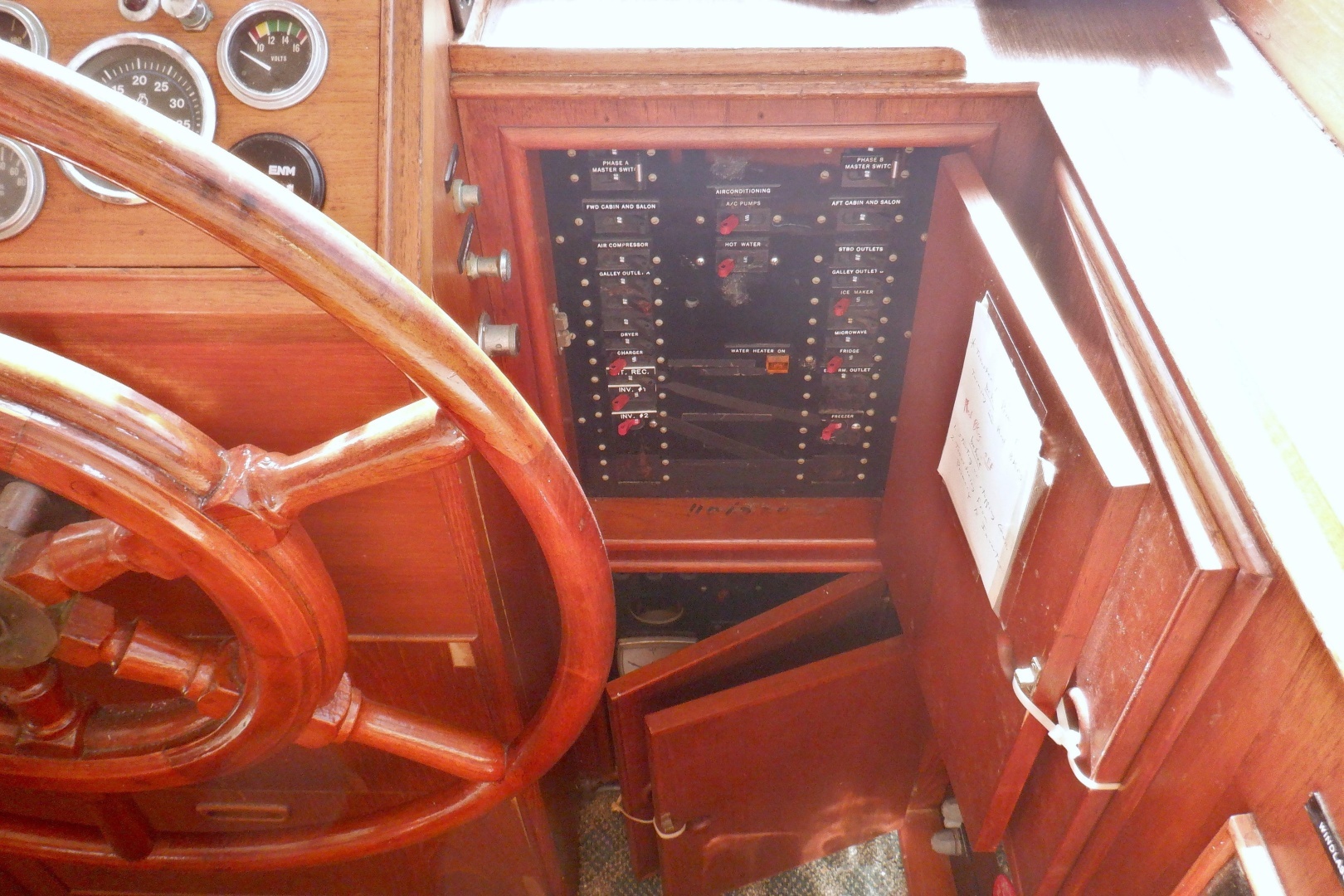 1980 Grand Banks 49 Classic - Image 25