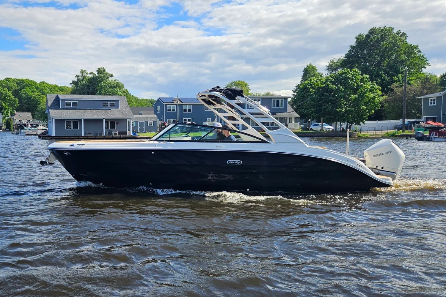 2026 Sea Ray SDX 270 Outboard