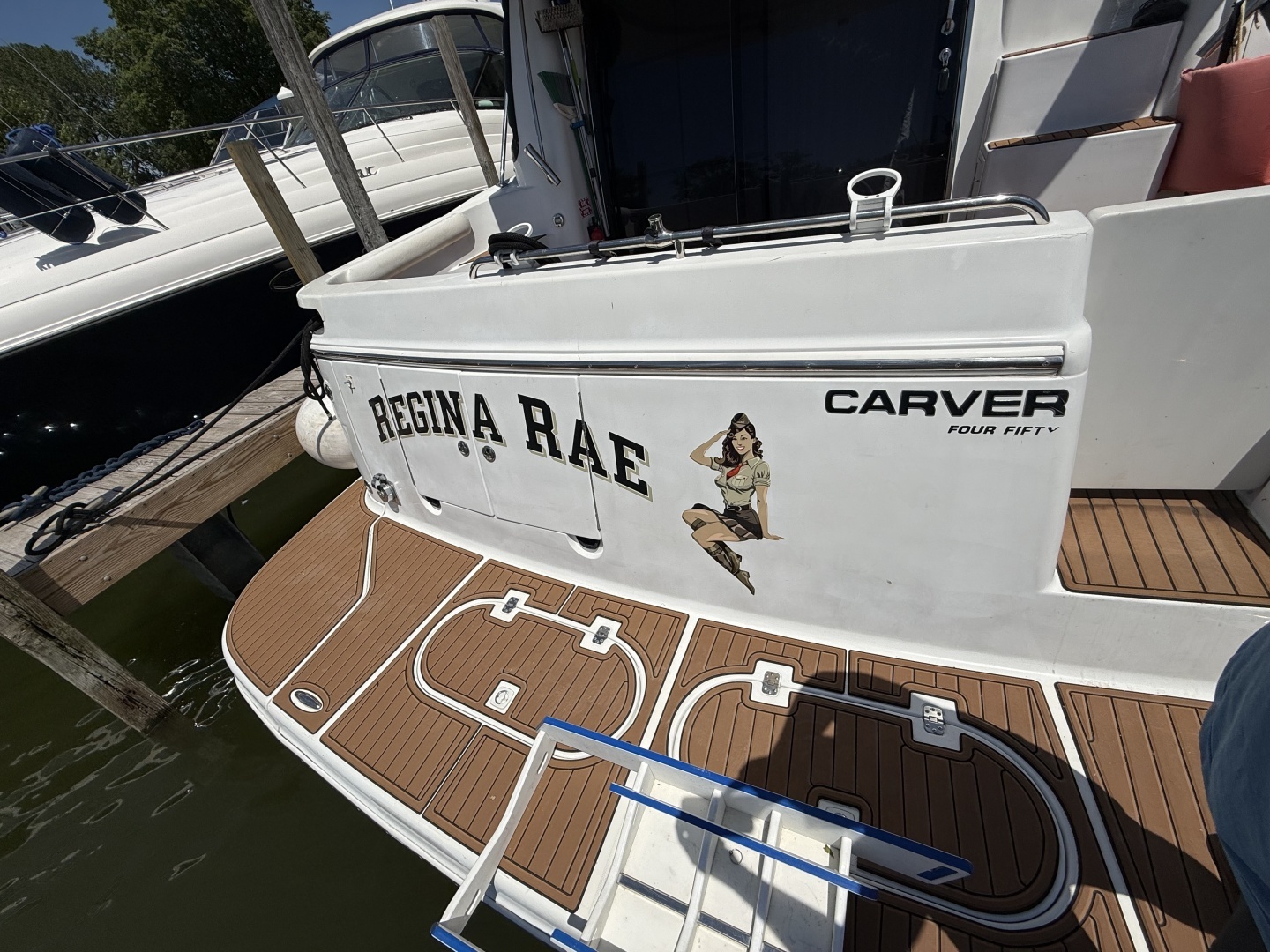 1999 Carver 450 Voyager - Image 17