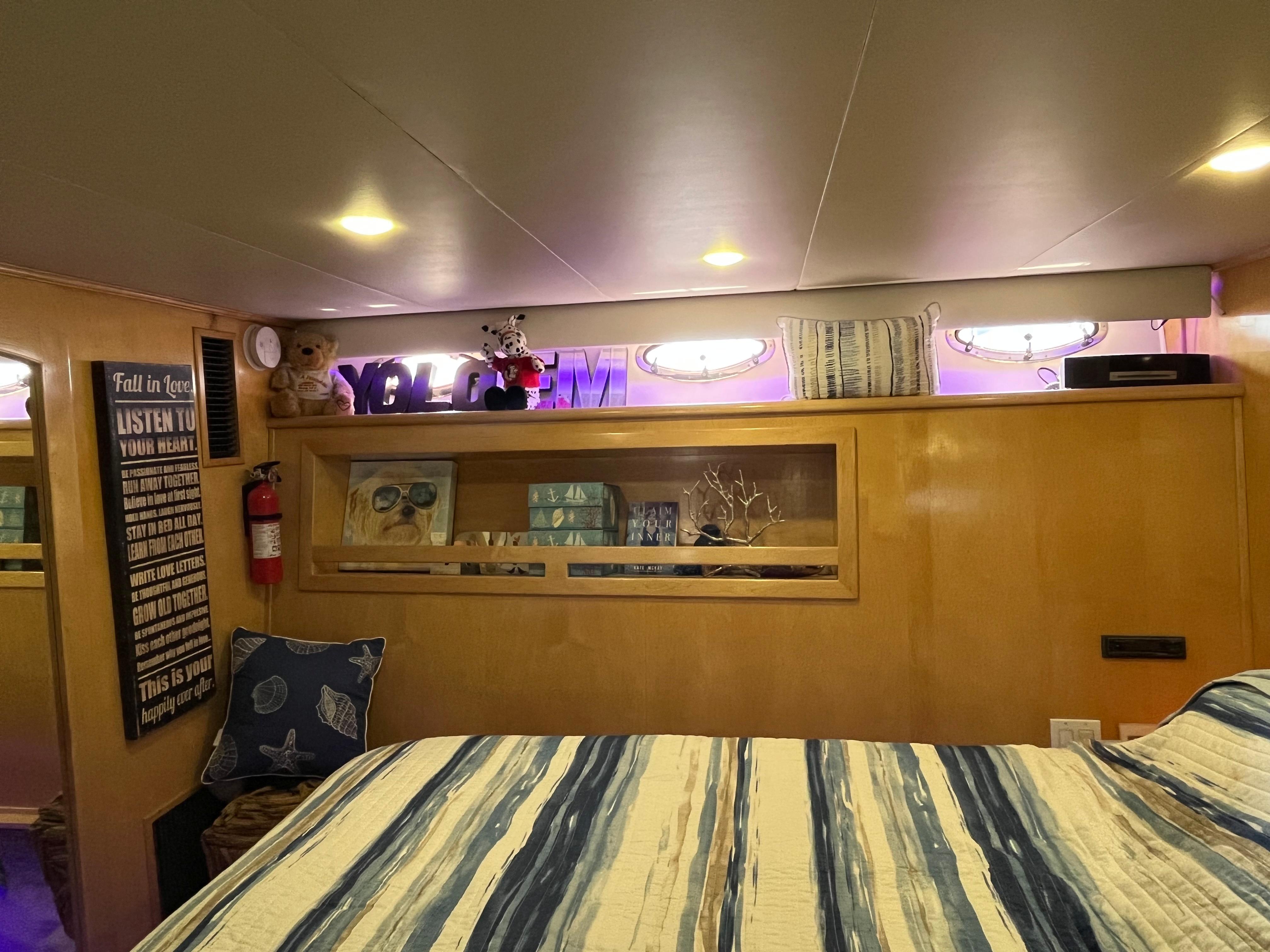1999 Navigator 5800 - 73
