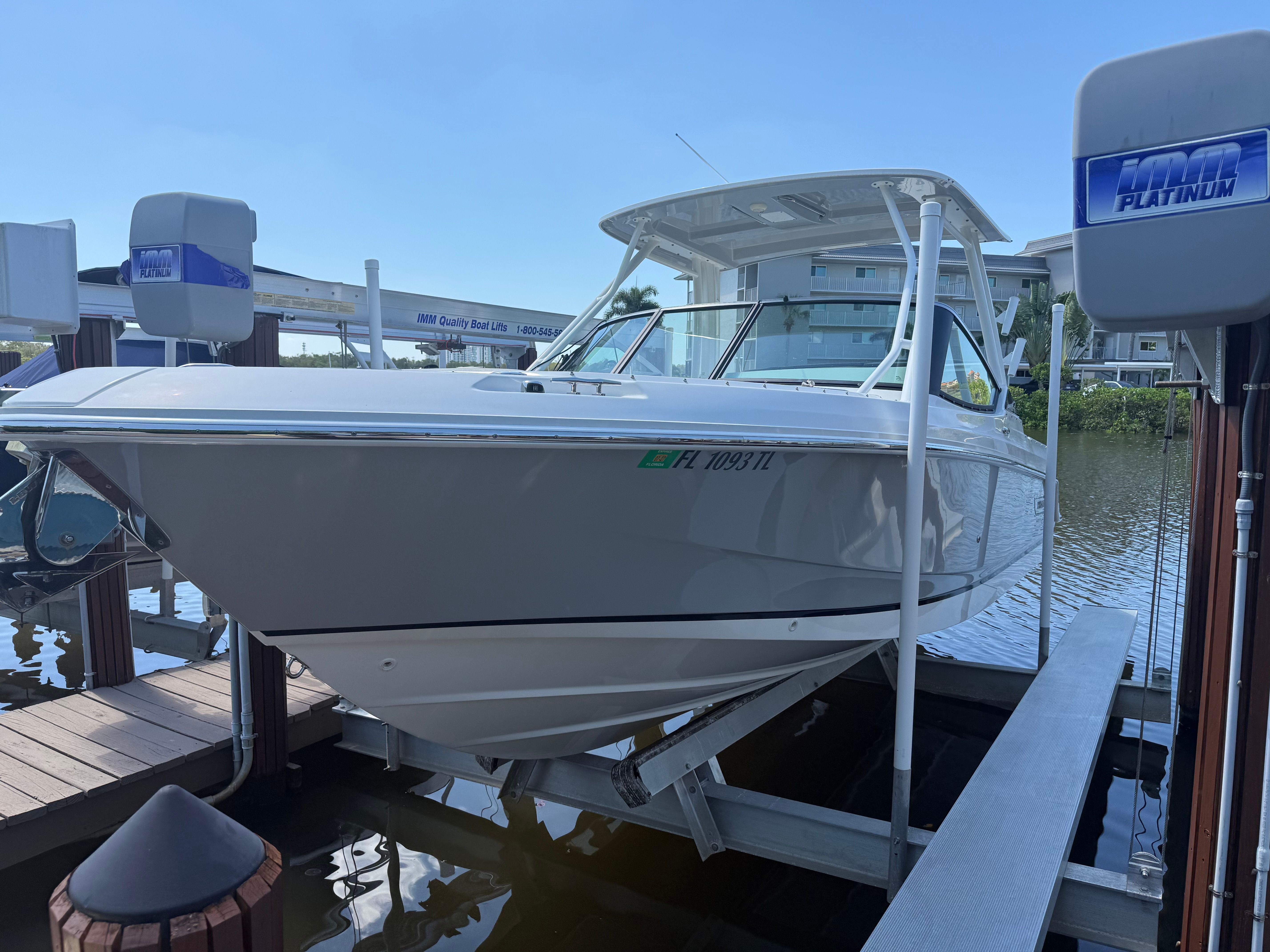 2023 Boston Whaler 240 Vantage