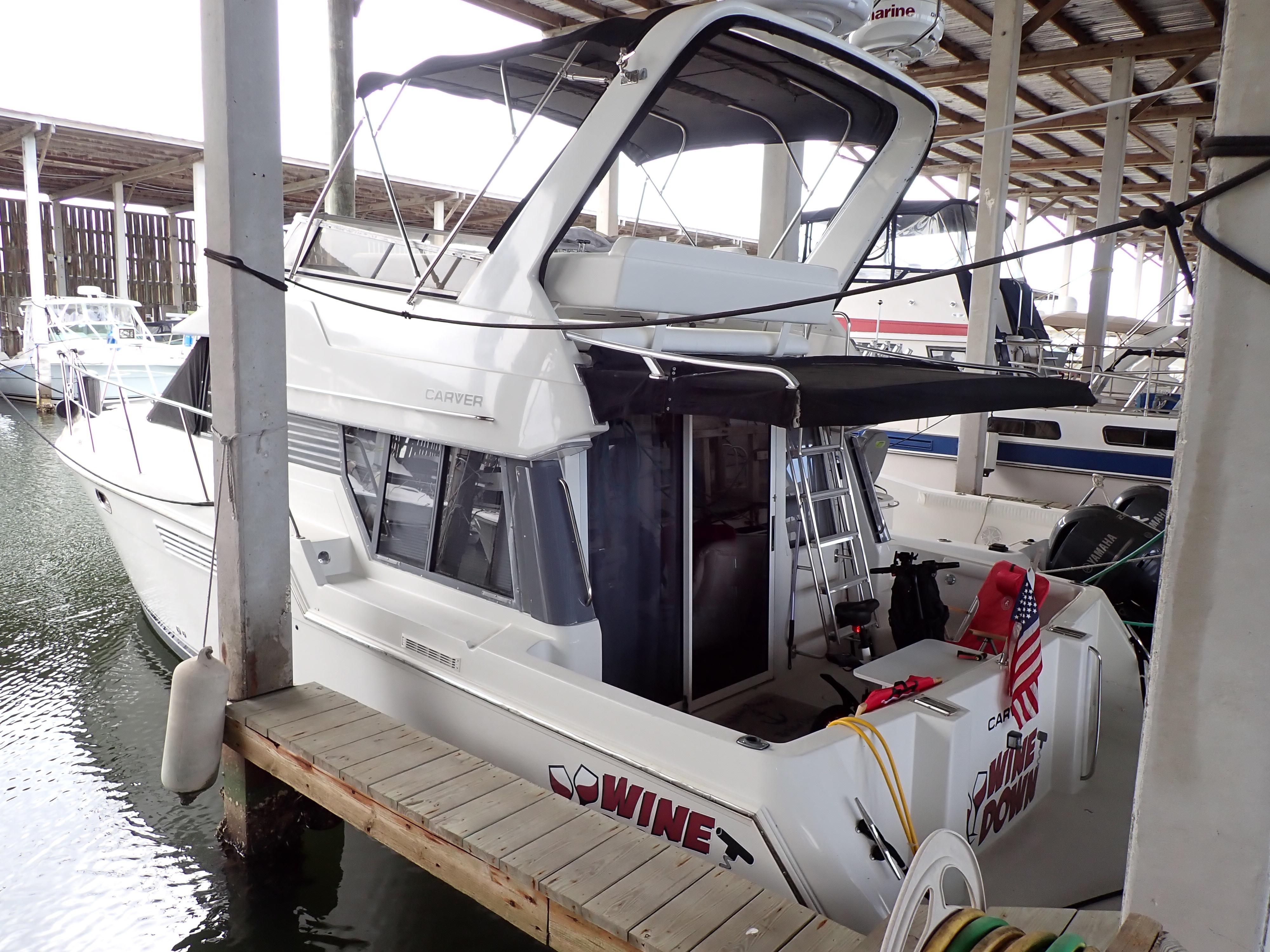 1996 Carver 370 Voyager