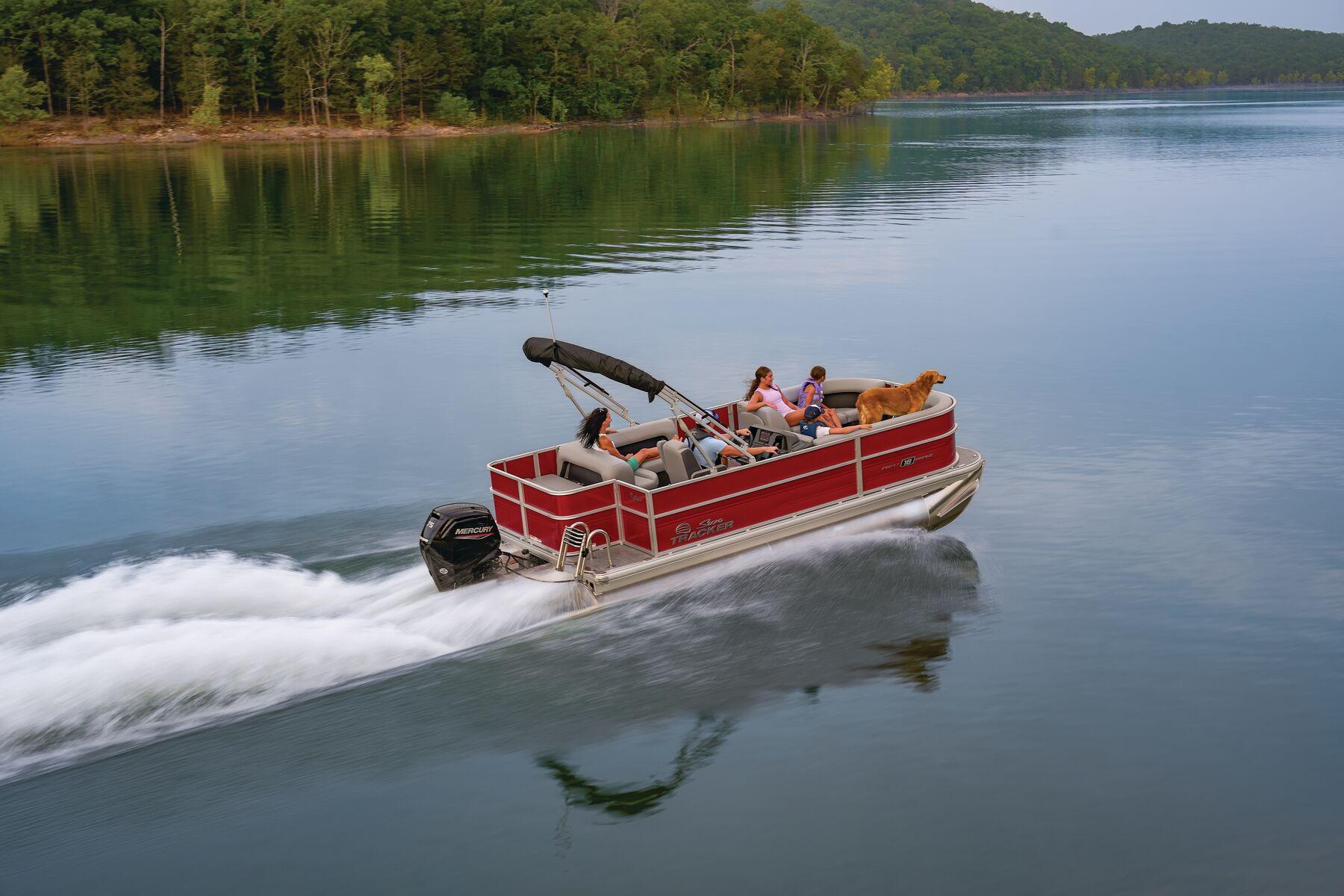 2026 Sun Tracker Party Barge 18 DLX - 2