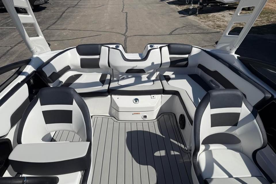 2026 Yamaha Boats 195S interior with sleek seating and modern design.