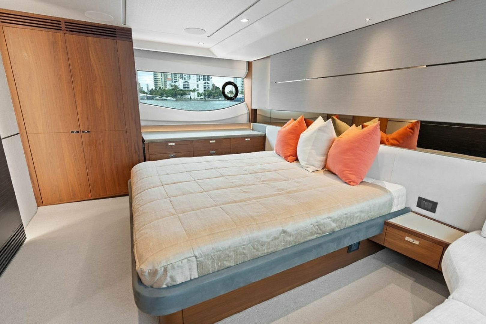 2020 Princess S62 Sportbridge - Image 62