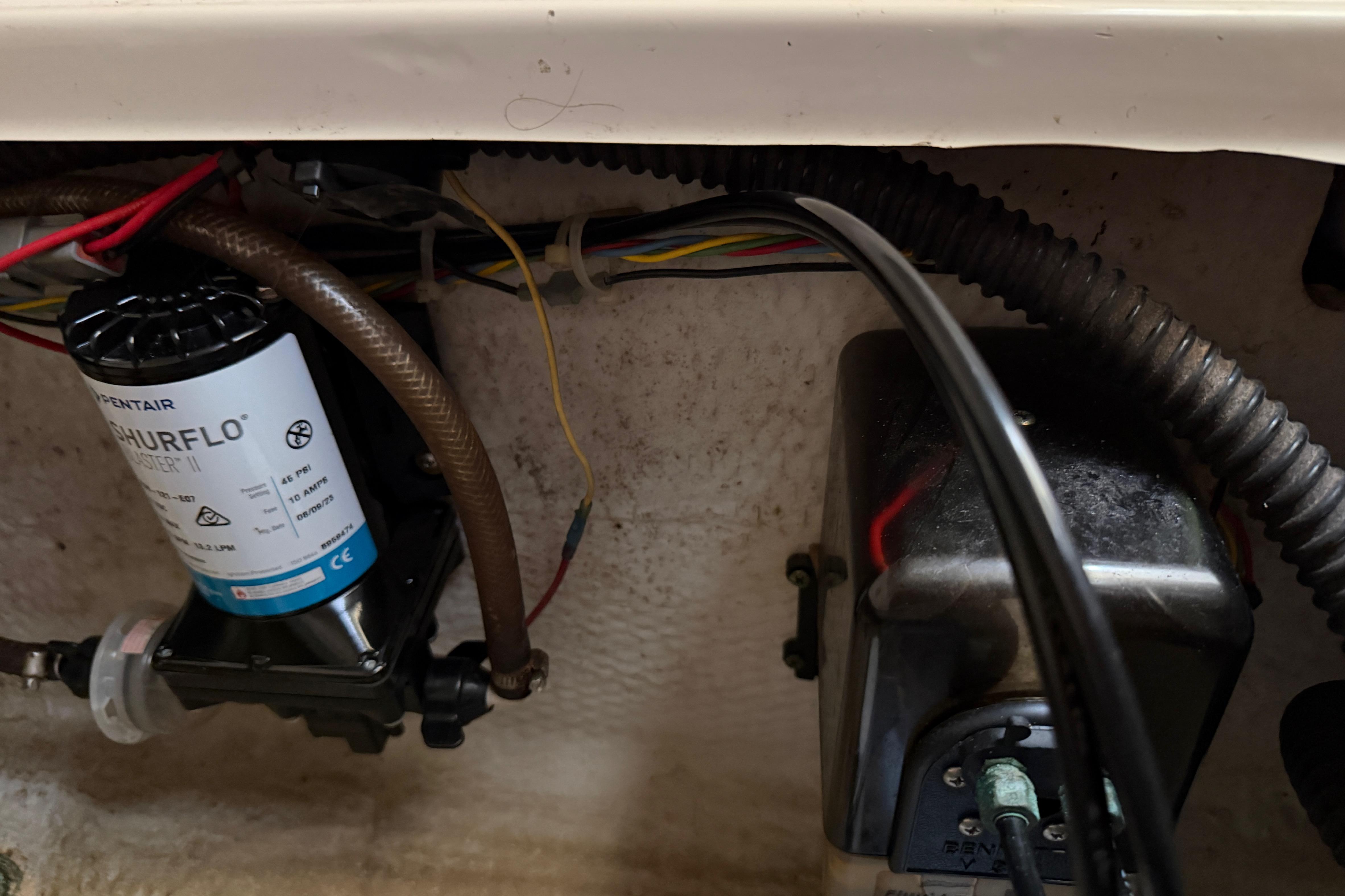 2006 Grady-White Sailfish 282 boat wiring and pump system close-up.