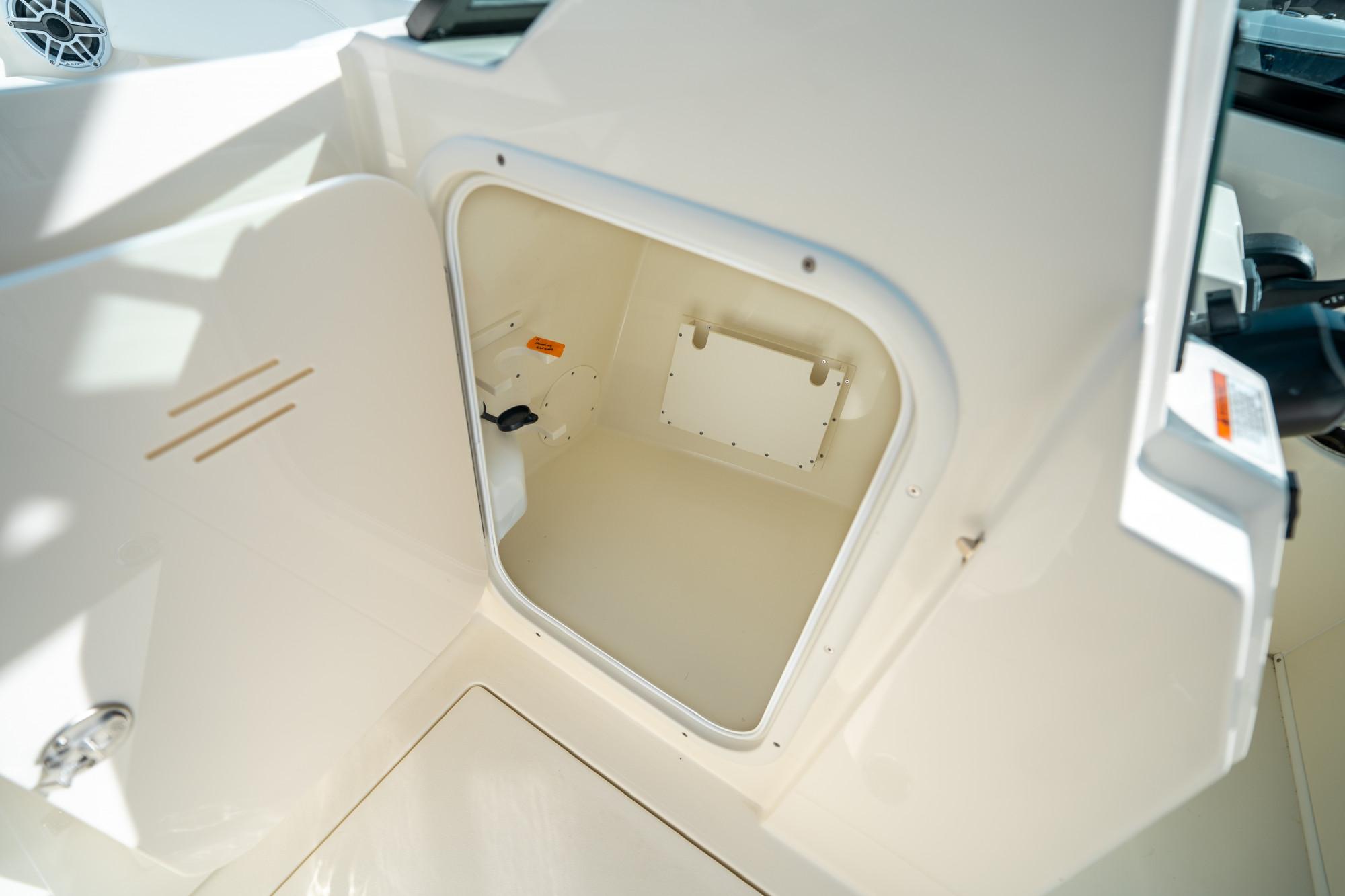 2025 Cobia 240 Dual Console - 31