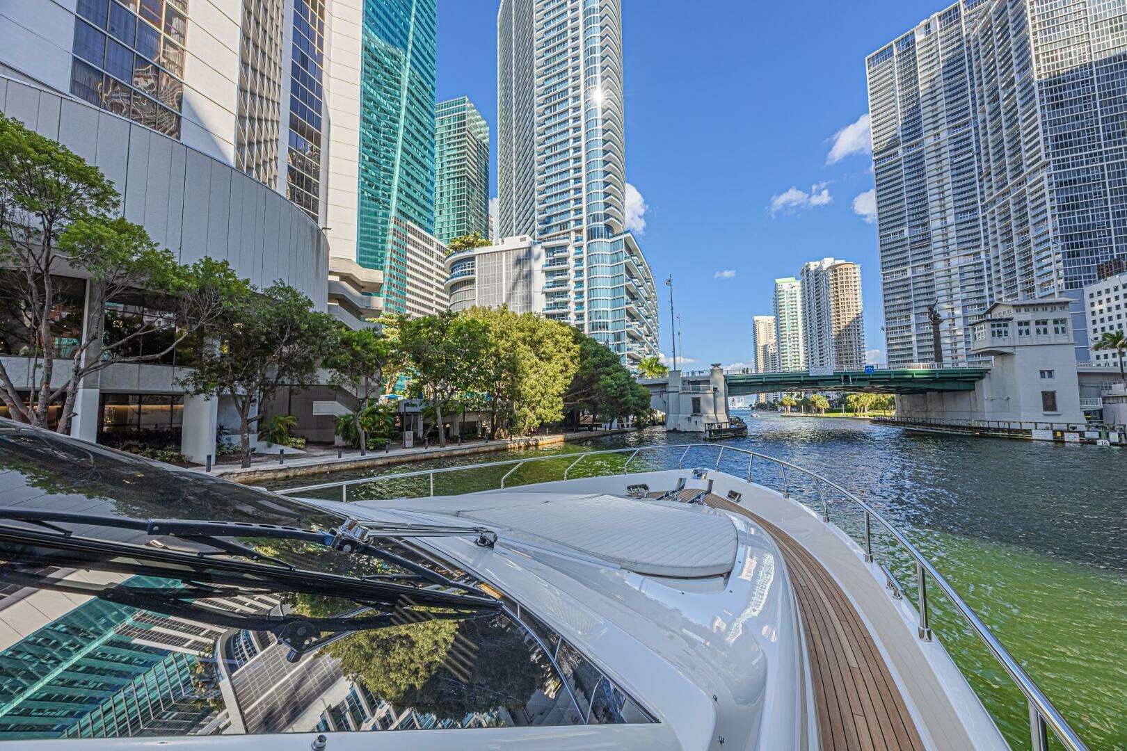 2011 Ferretti Yachts 830 - Image 20