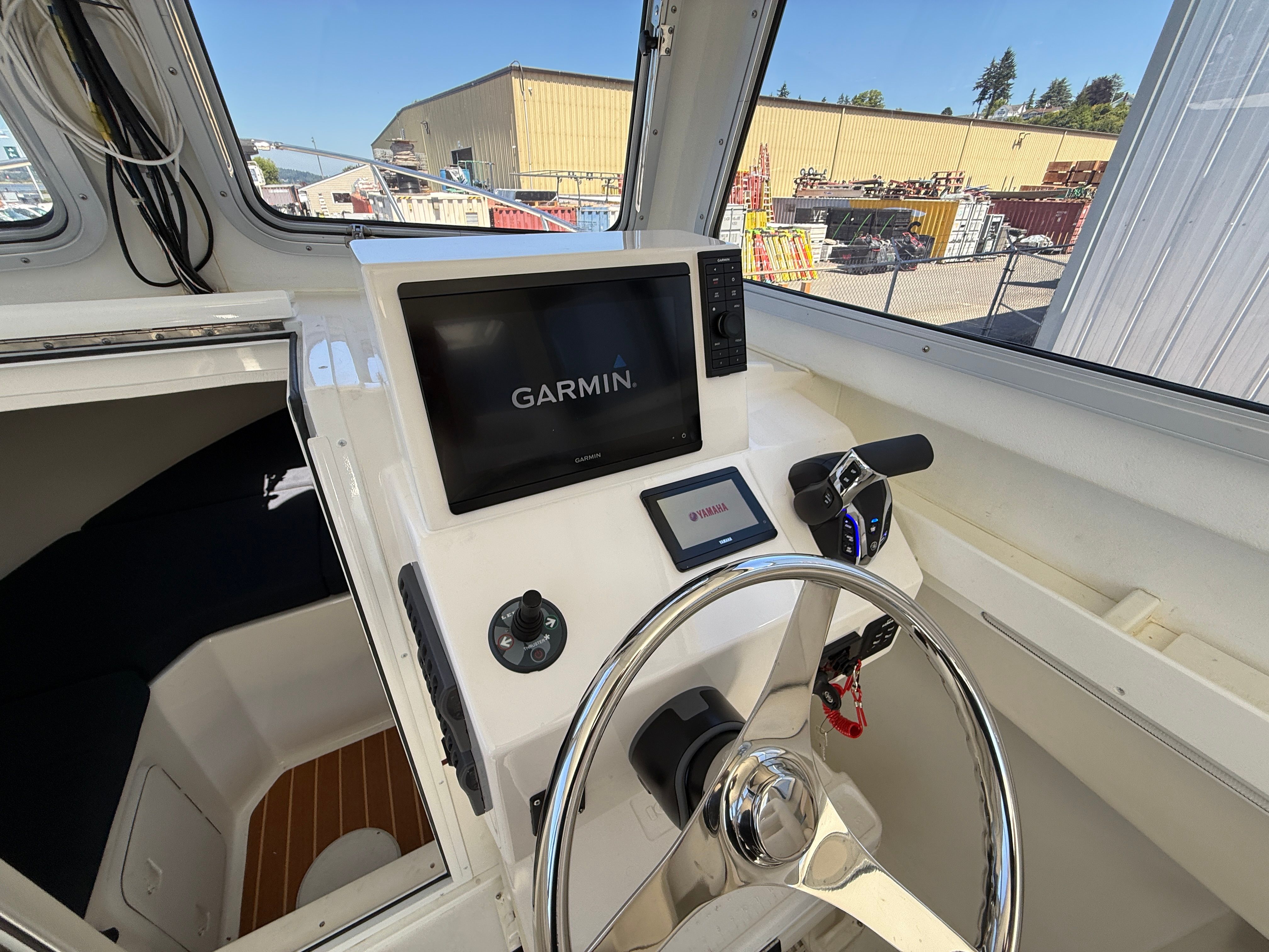 Helm of the Steiger Craft 255 Chesapeake with Garmin screen and Yamaha controls.
