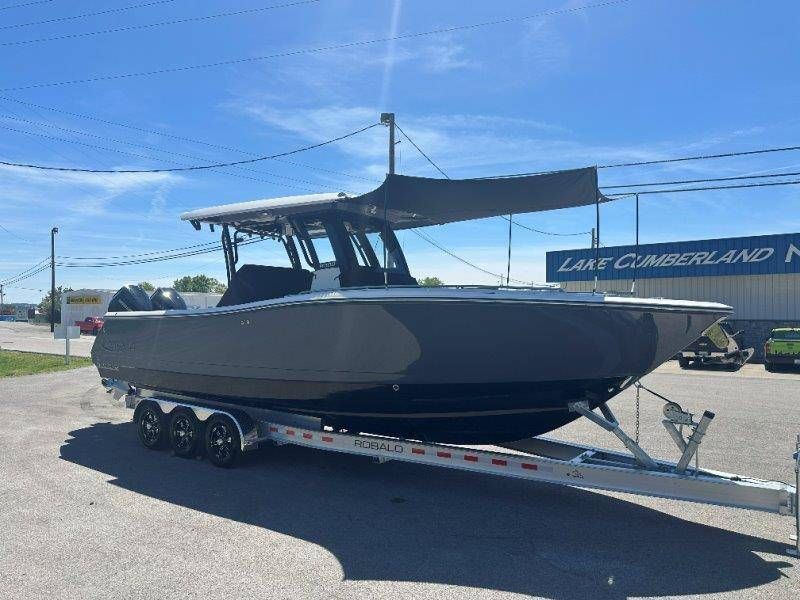 2026 Robalo R300 Center Console - 63