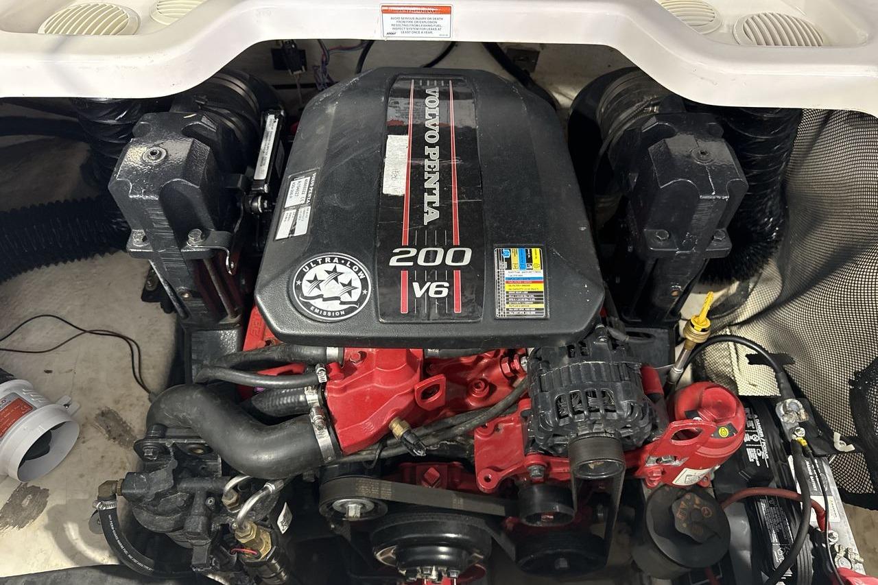 Volvo Penta V6 engine in a 2012 Regal 1900 Bowrider boat.