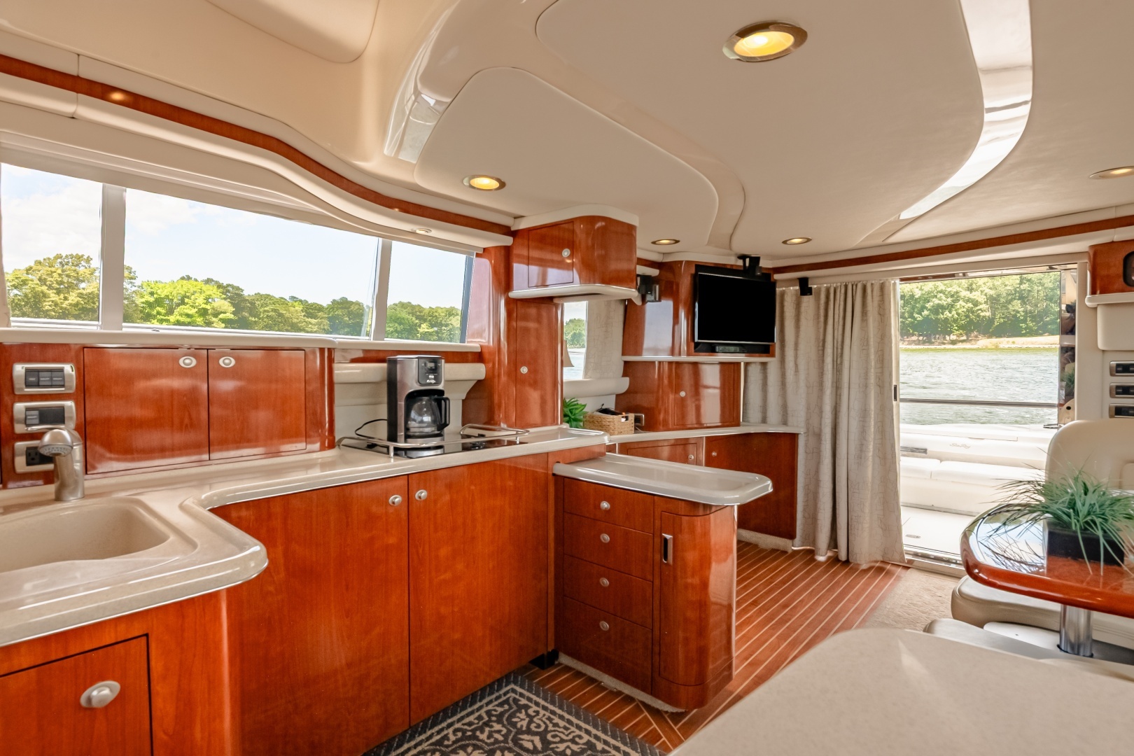 2004 Sea Ray 480 Sedan Bridge - Image 41